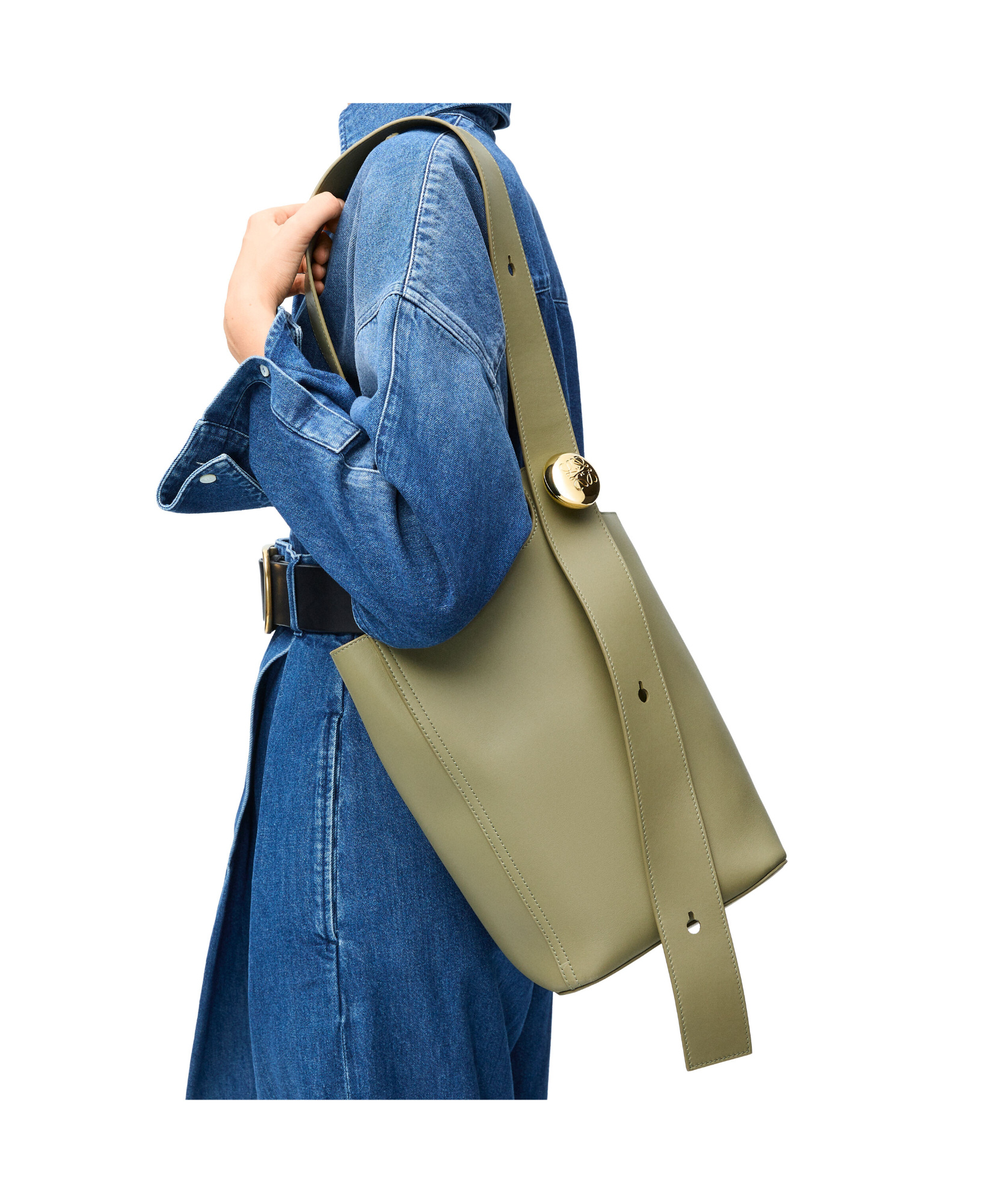 LOEWE MEDIUM PEBBLE BUCKET IN MELLOW CALFSKIN