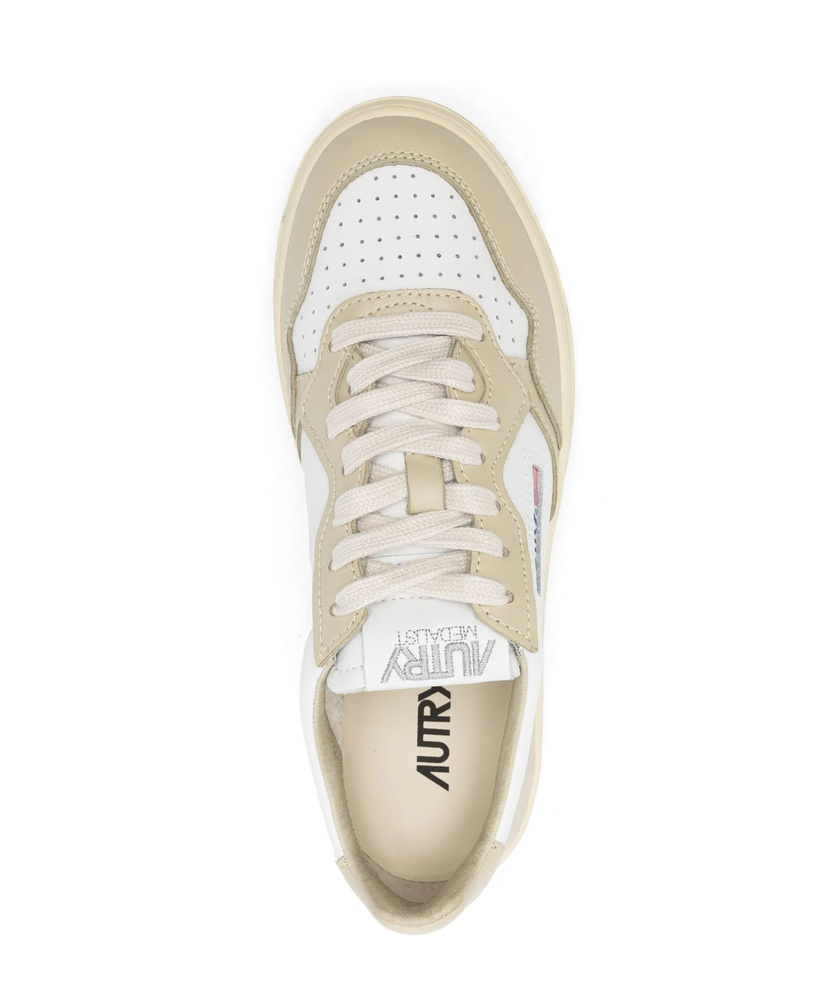 Autry Medalist Low-top Sneakers In White
