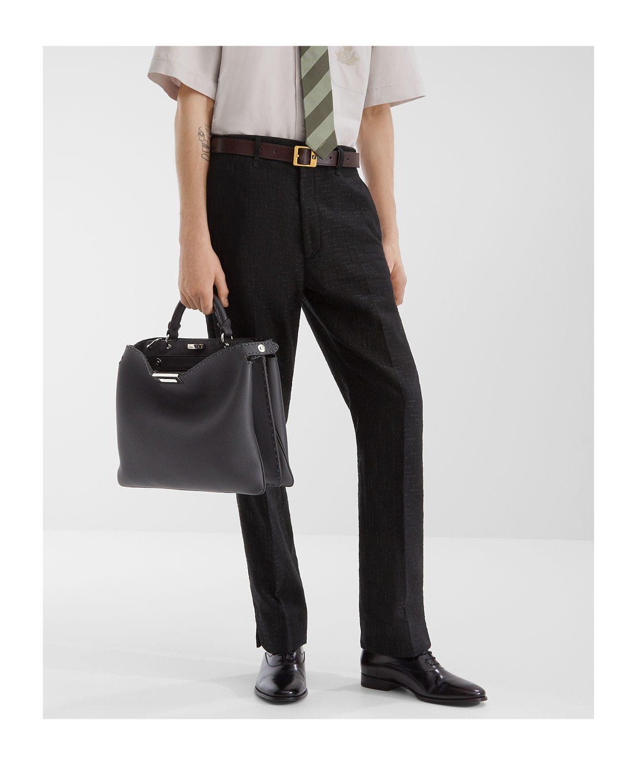 Fendi Logo Patch Casual Pants In Black