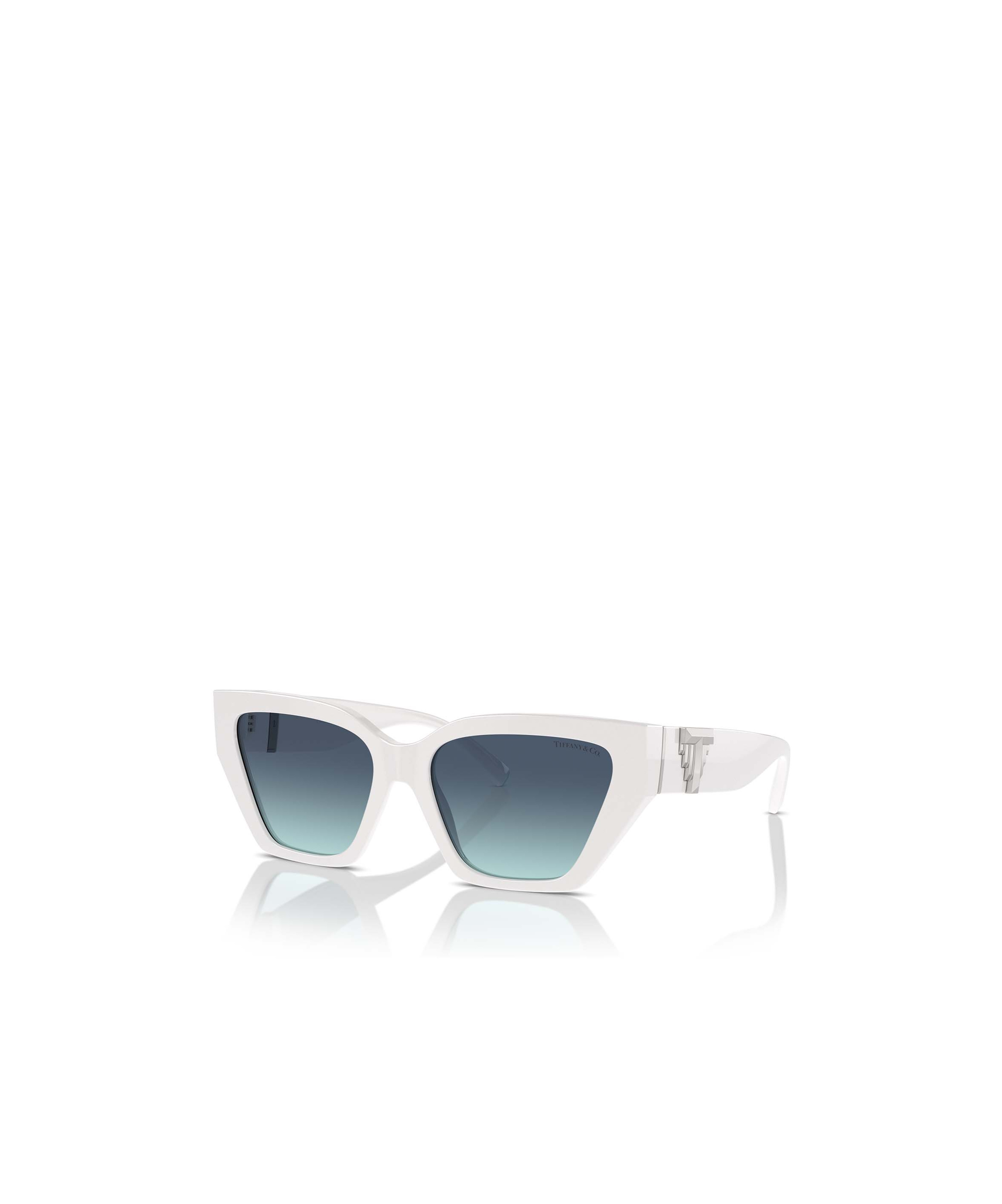 Tiffany & Co . Contemporary Cat-eye Sunglasses With Iconic T Motif In Blue