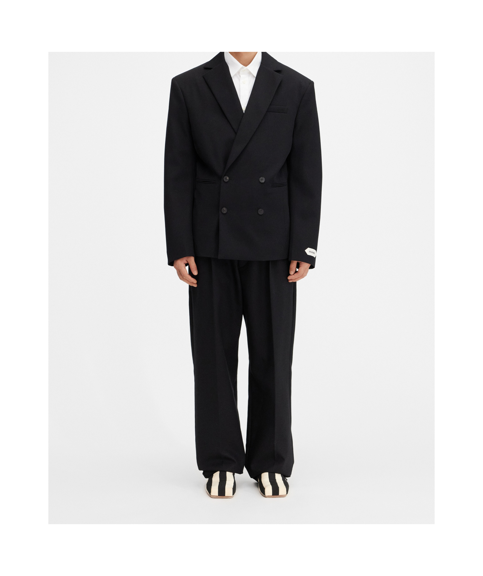 Jacquemus Double-breasted Jacket Featuring Shoulder Pads In Black