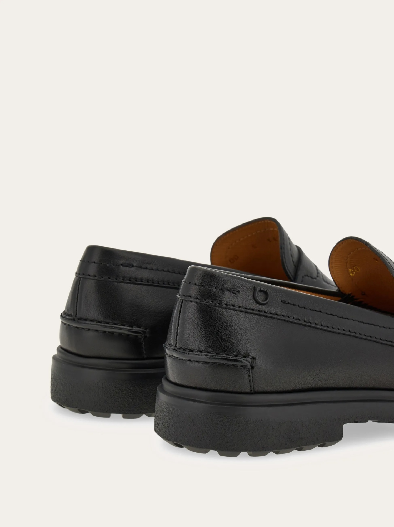 Ferragamo Round Toe Business Casual Shoes In Black