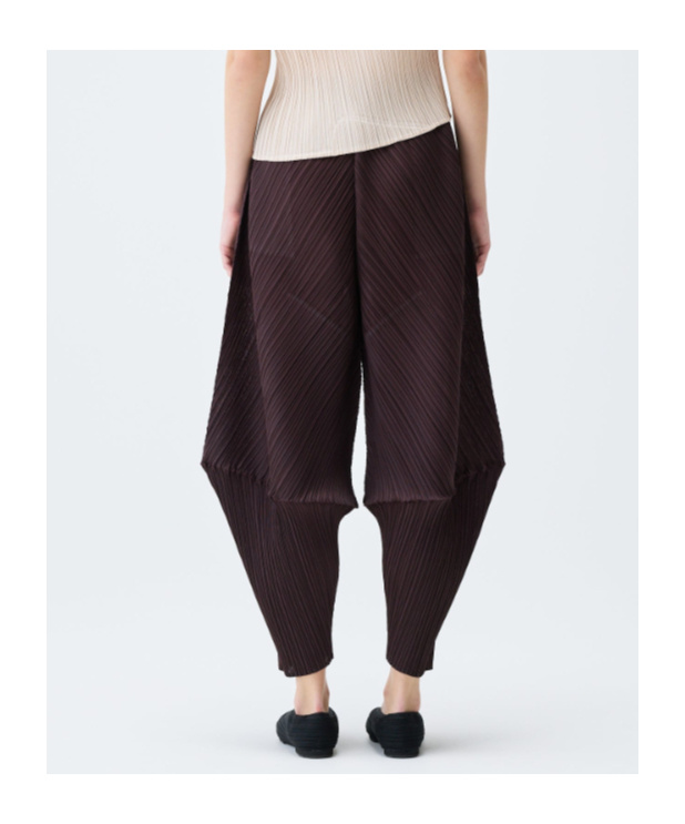 Issey Miyake Womens Dark Brown Leap Tapered-leg Knitted Trousers In Brown