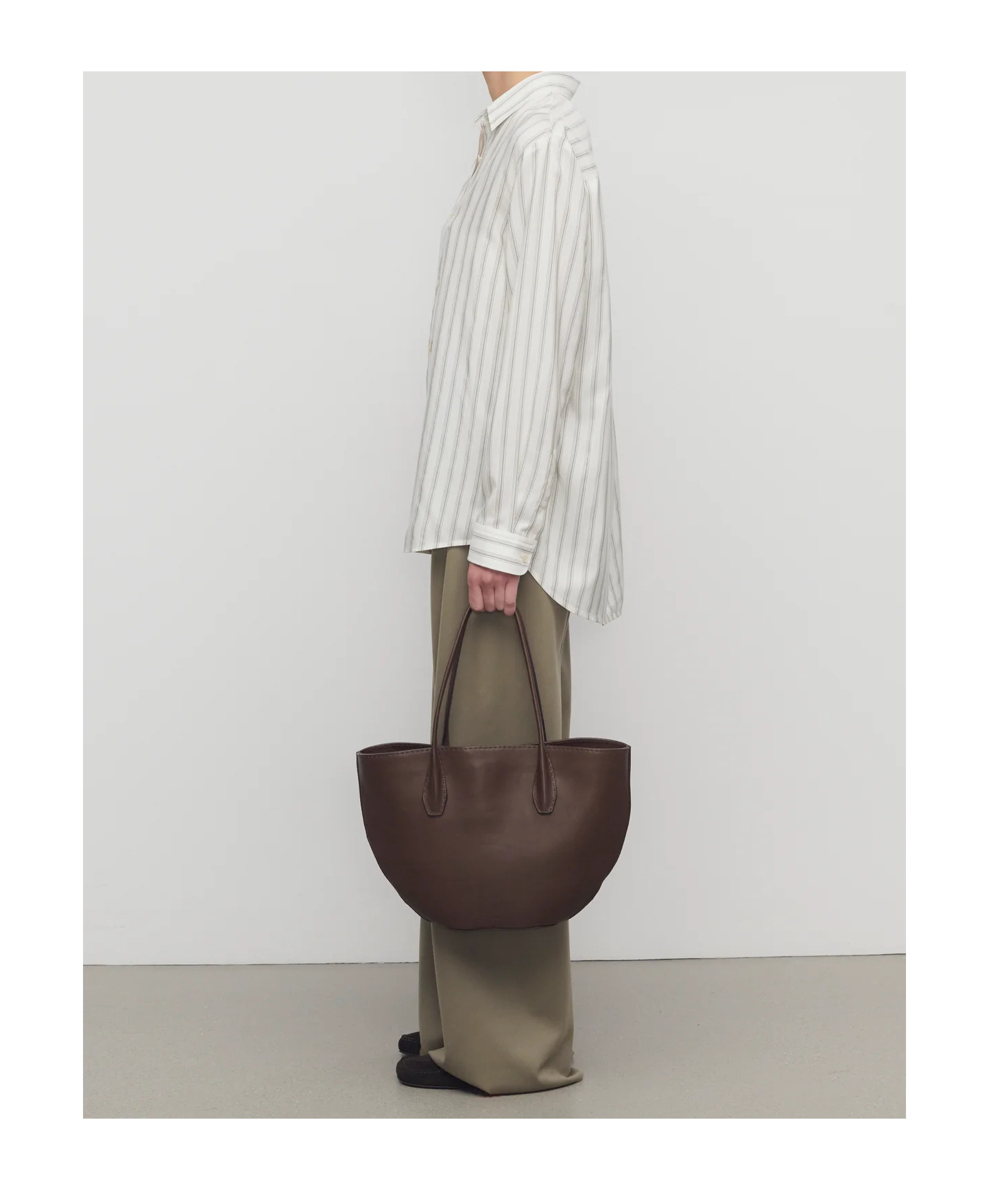 The Row Elastic Waist Casual Pants In Brown