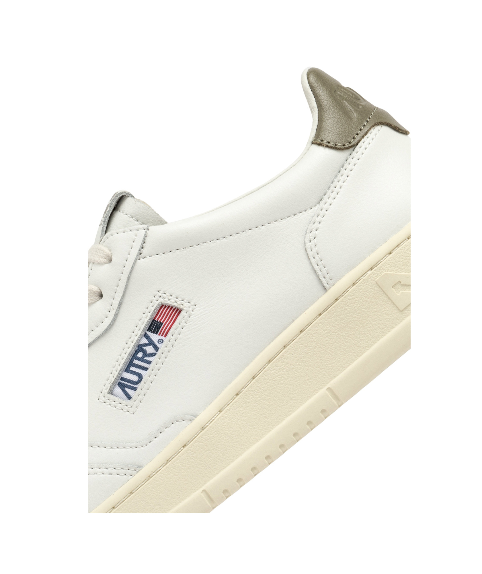 Autry Round Head Low-cut Casual Shoes In White