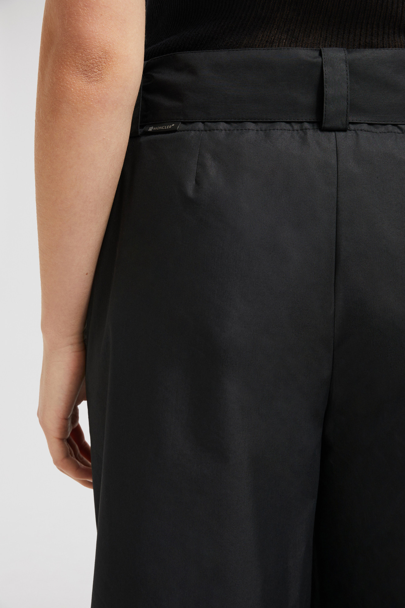 Moncler Tied-waist Trousers In Black