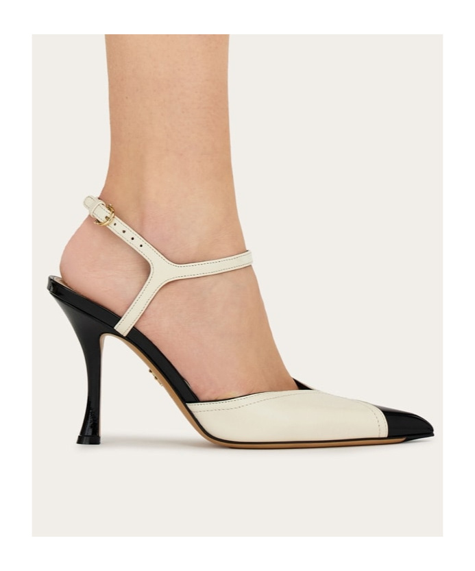 Ferragamo Erula 95 Leather Pumps In Nude