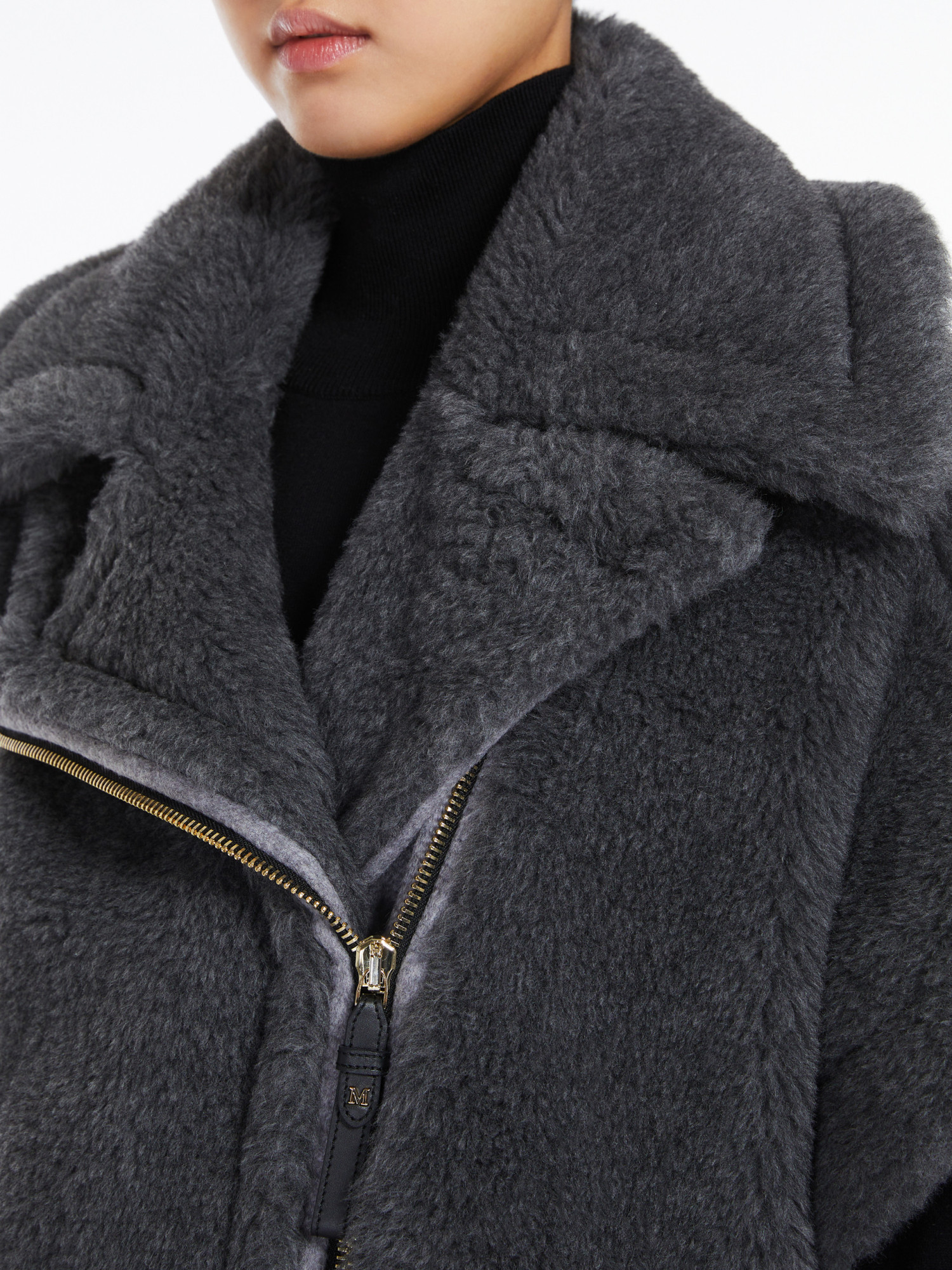 Max Mara New Manto Virgin Wool-blend Cape In Black