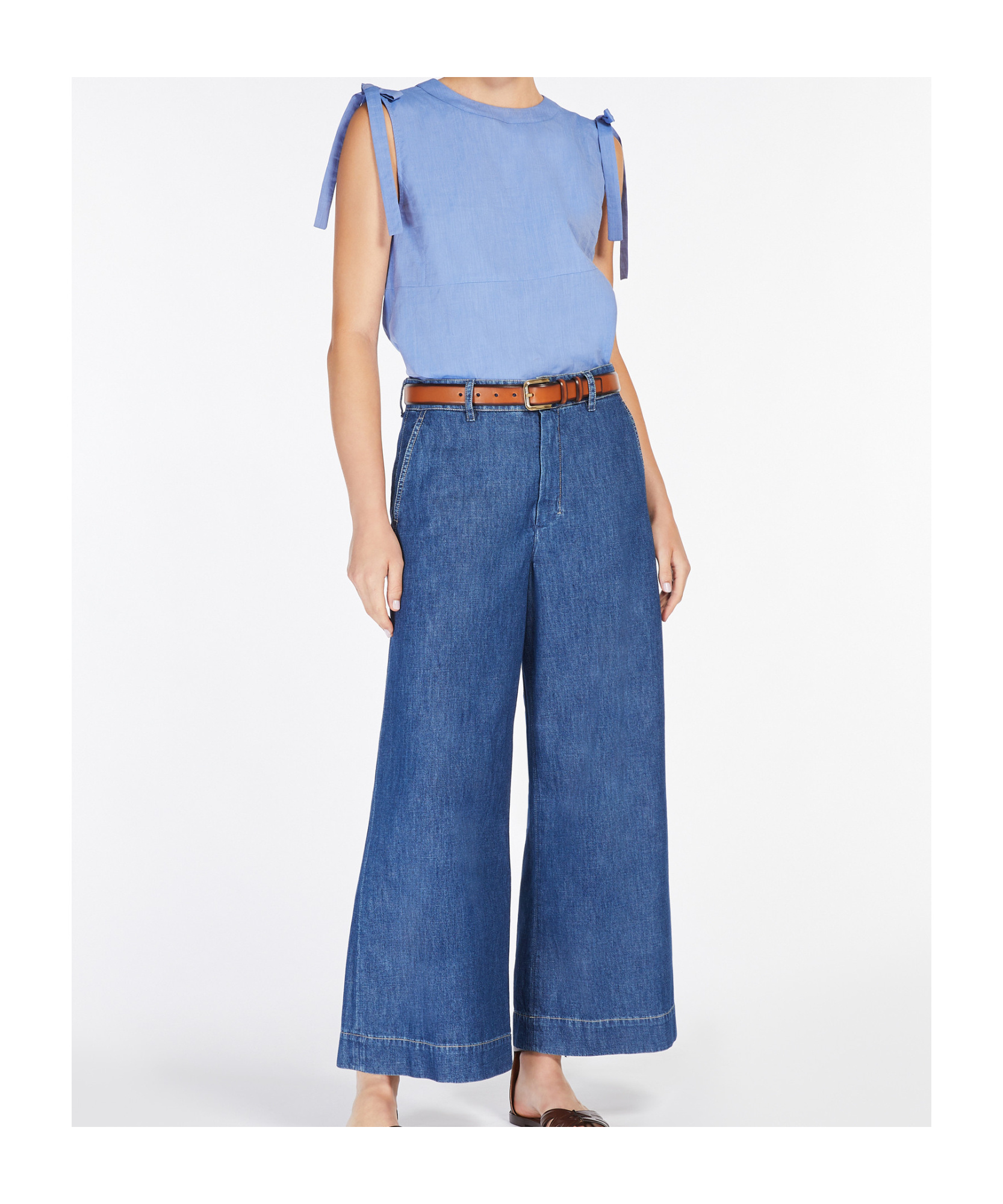 Max Mara Round Collar Sleeveless Vest In Blue