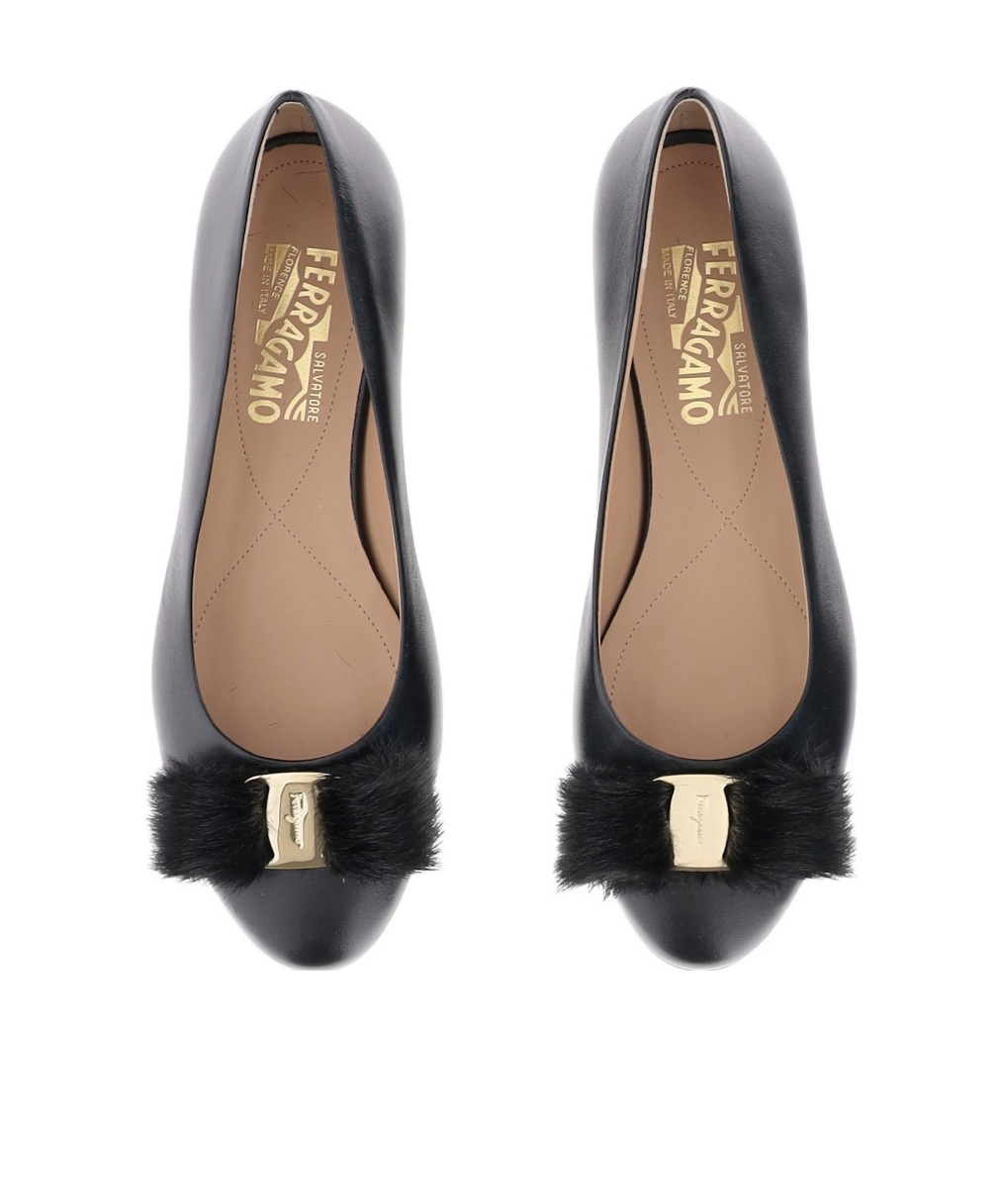 Ferragamo Round-toed Ballet Flats In Black