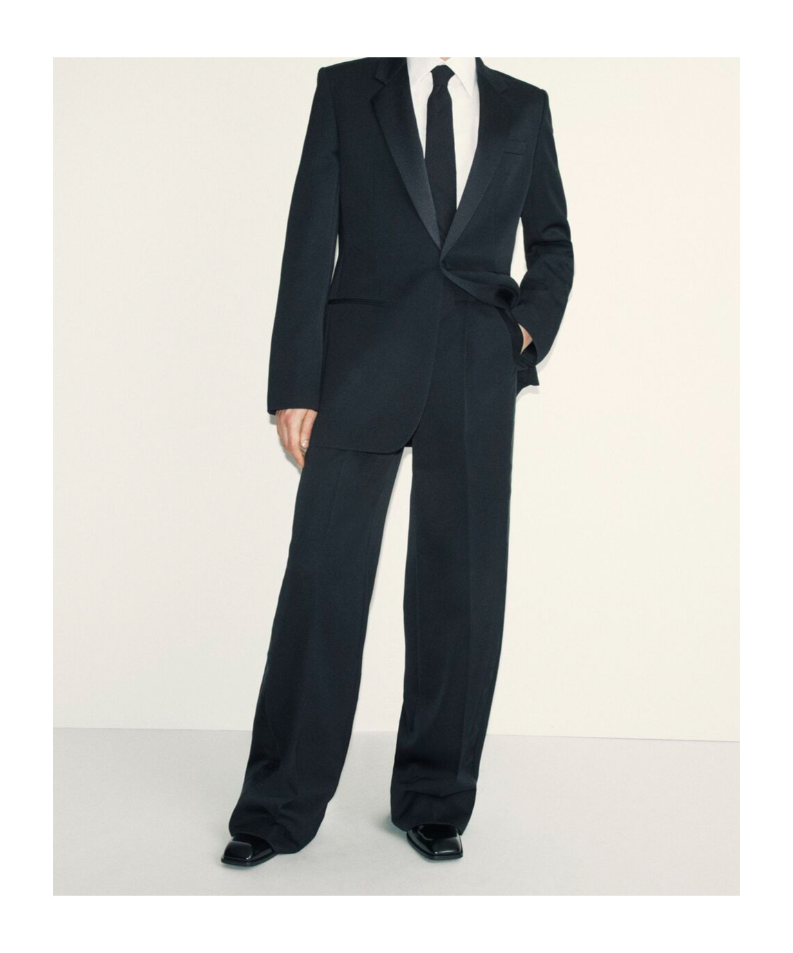 Saint Laurent Classic Long-sleeve Tuxedo Blazer In Black