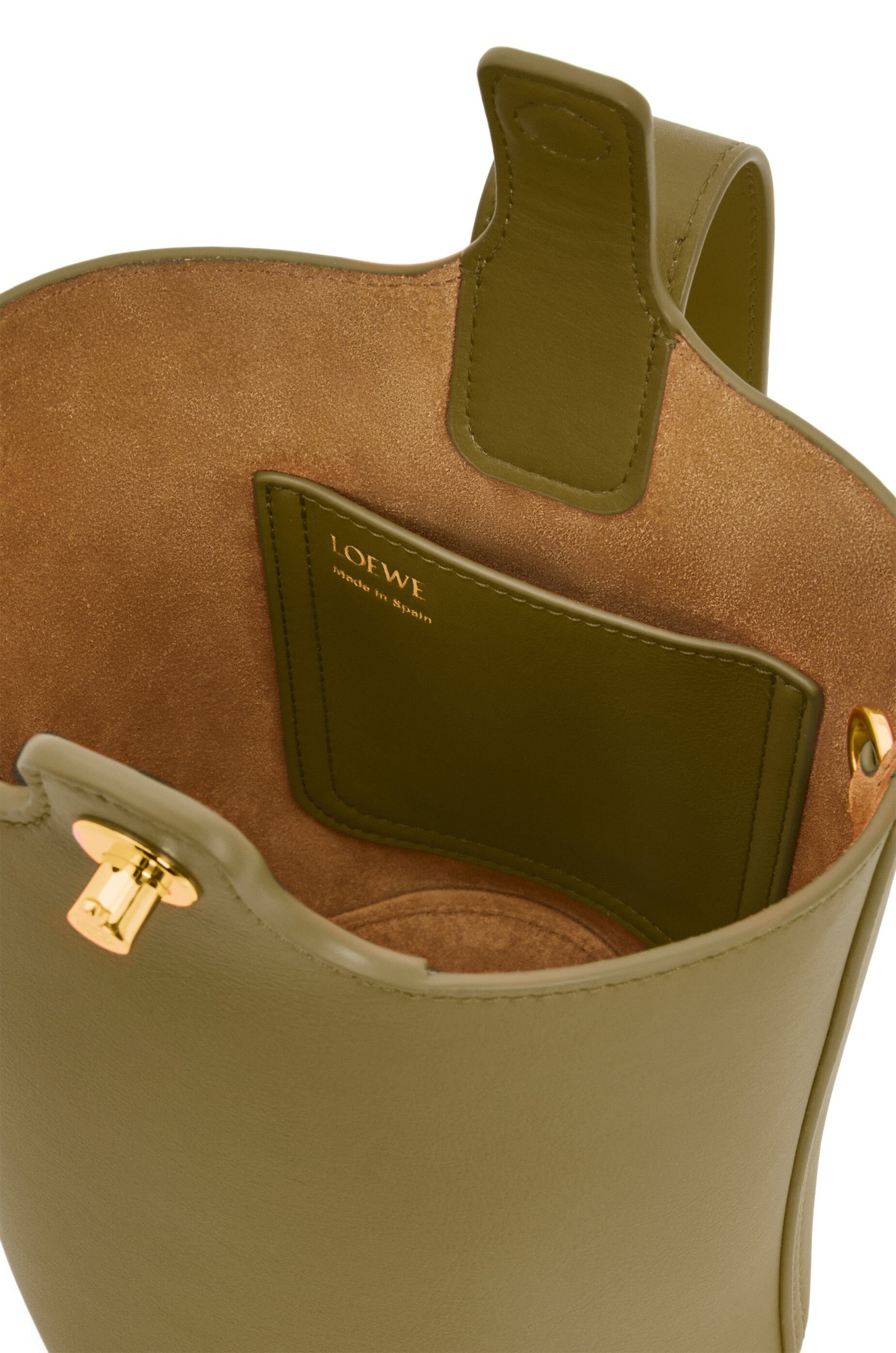 Loewe Medium Pebble Bucket Bag In Calf Leather In Green