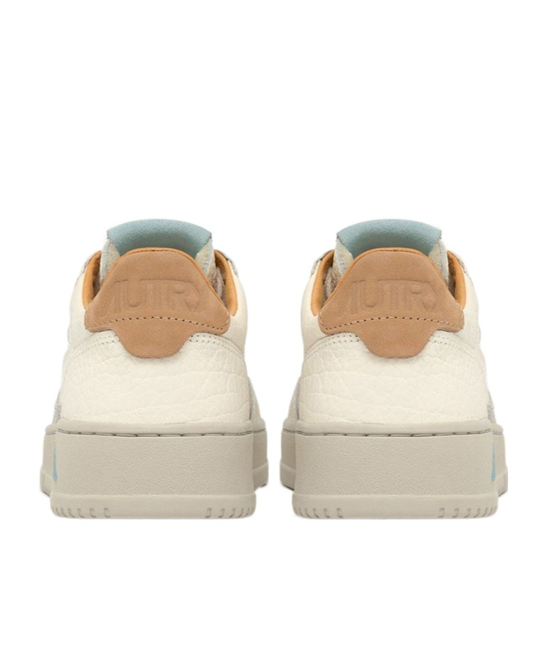 Autry Medalist Low Sneakers In Nude
