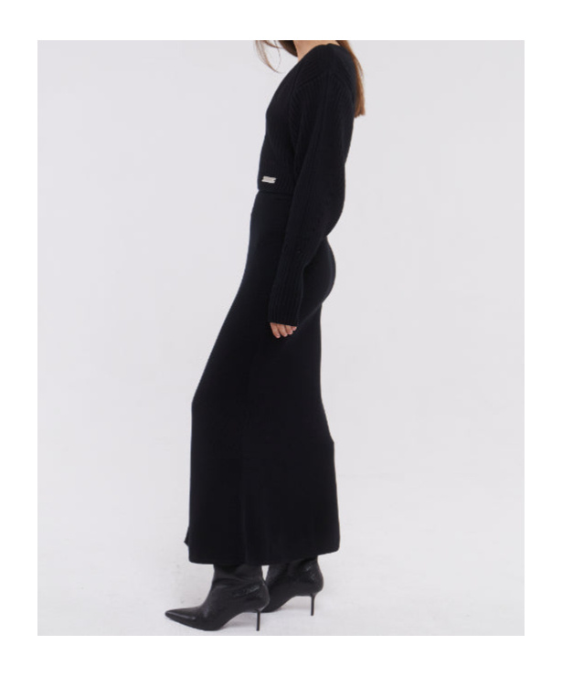Izaak Azanei Ribbed Skirt In Black
