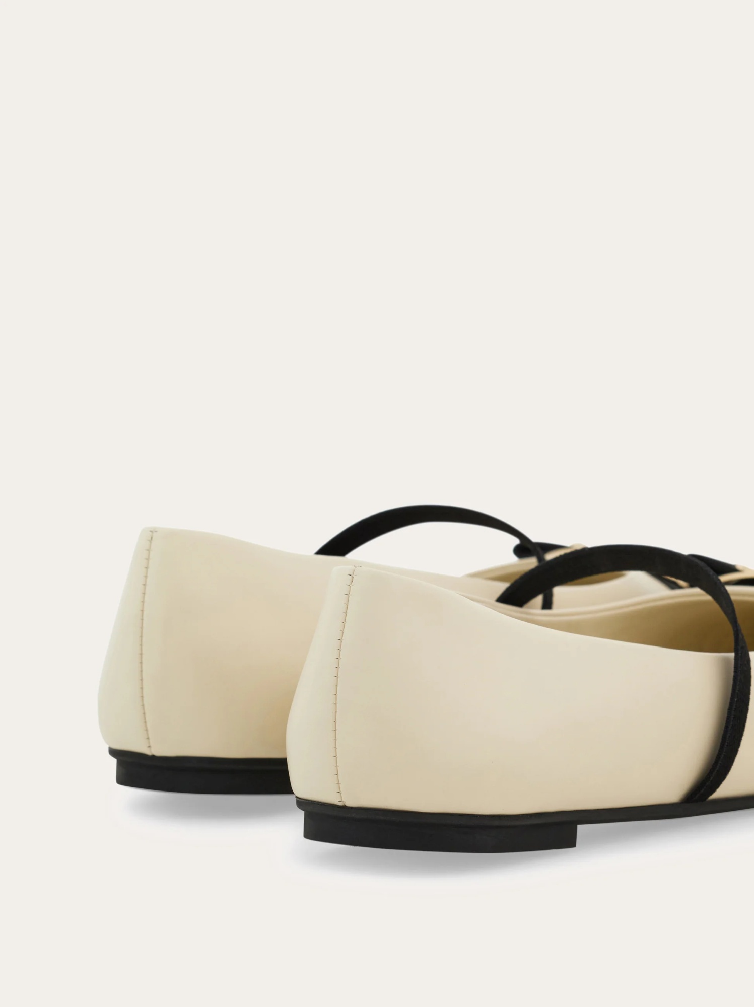 Ferragamo Vara Plate Two-tone Ballet Shoes In Nude