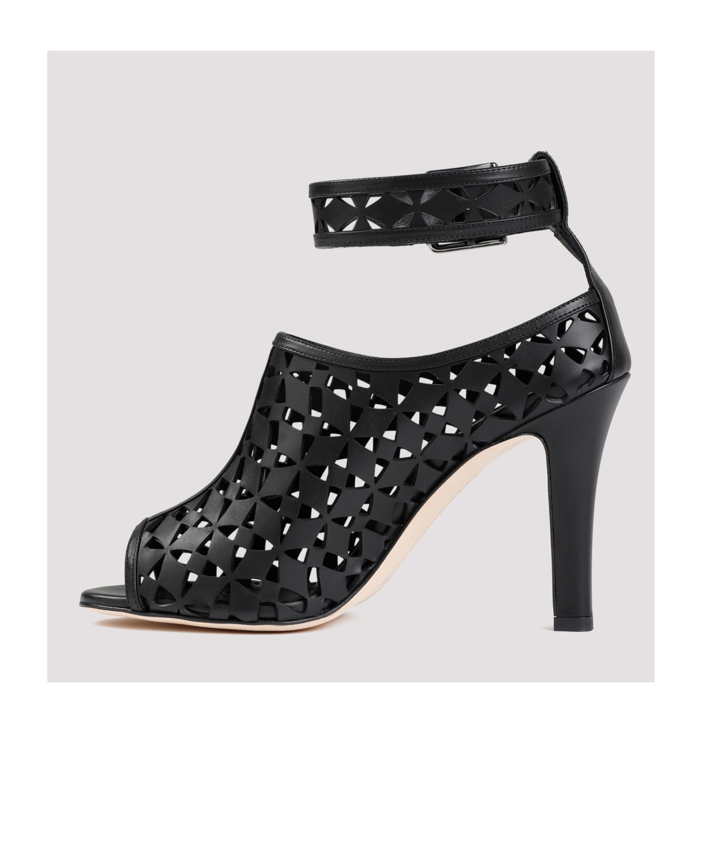 Manolo Blahnik Tingah 105 Leather Sandals In Black