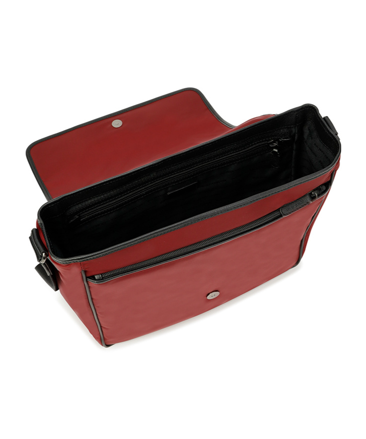 Giorgio Armani Logo Shoulder Bag In Red