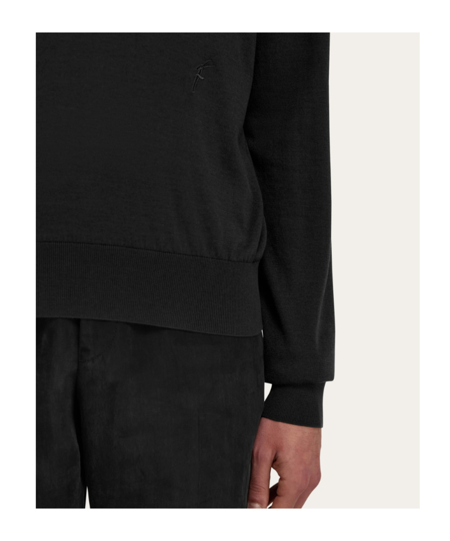 Ferragamo V-neck Jumper In Black