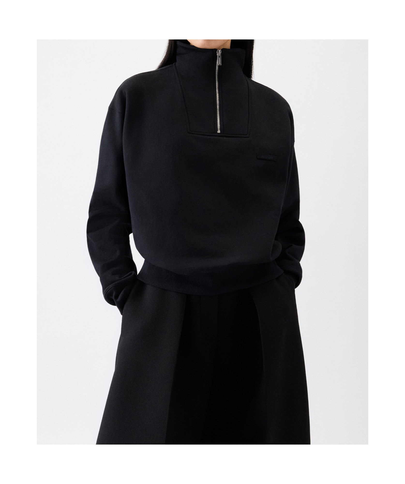 Jacquemus Gros Grain Zip-up Turtleneck Sweatshirt In Black