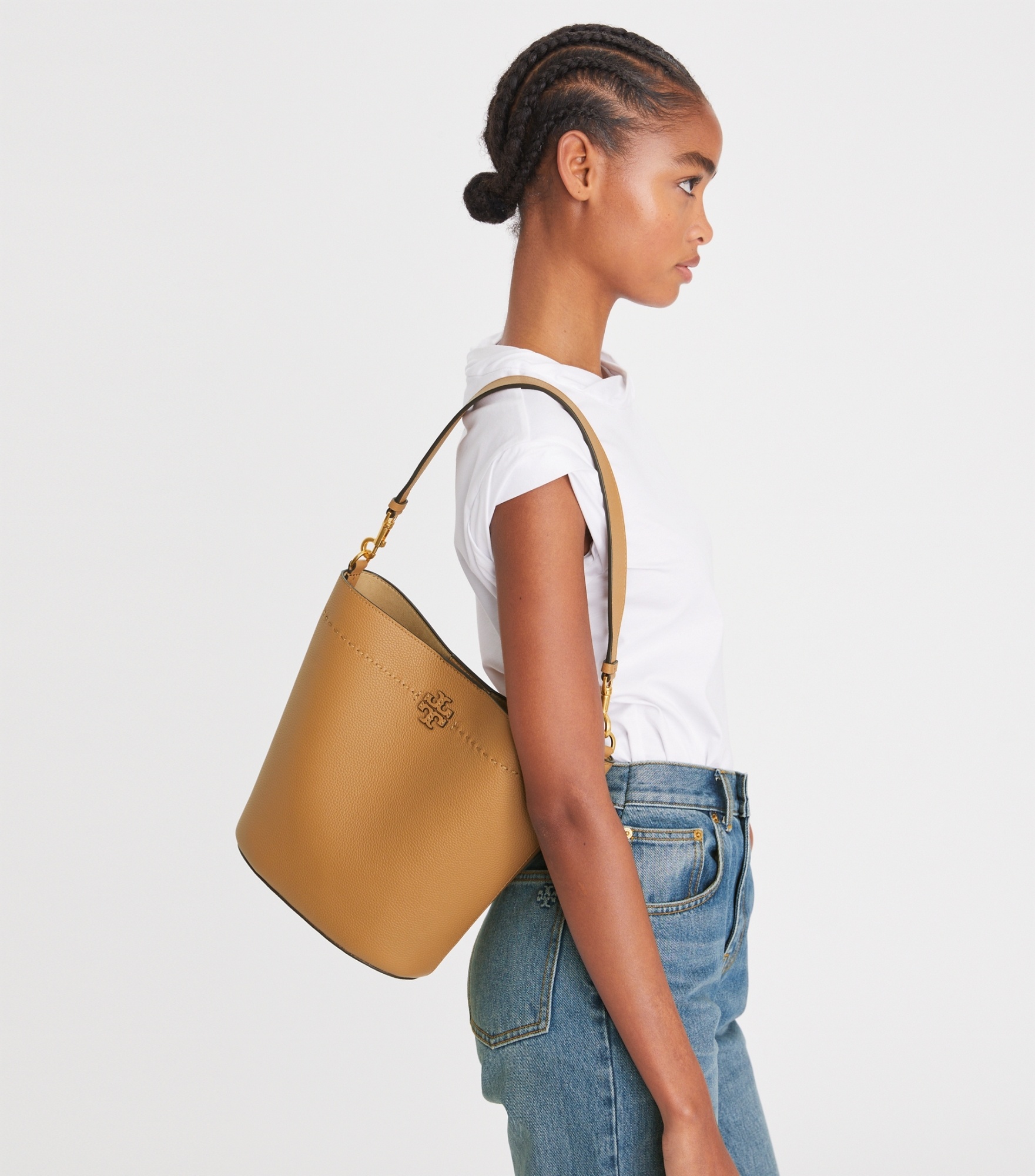 TORY BURCH LOGO-PLAQUE LEATHER BUCKET BAG