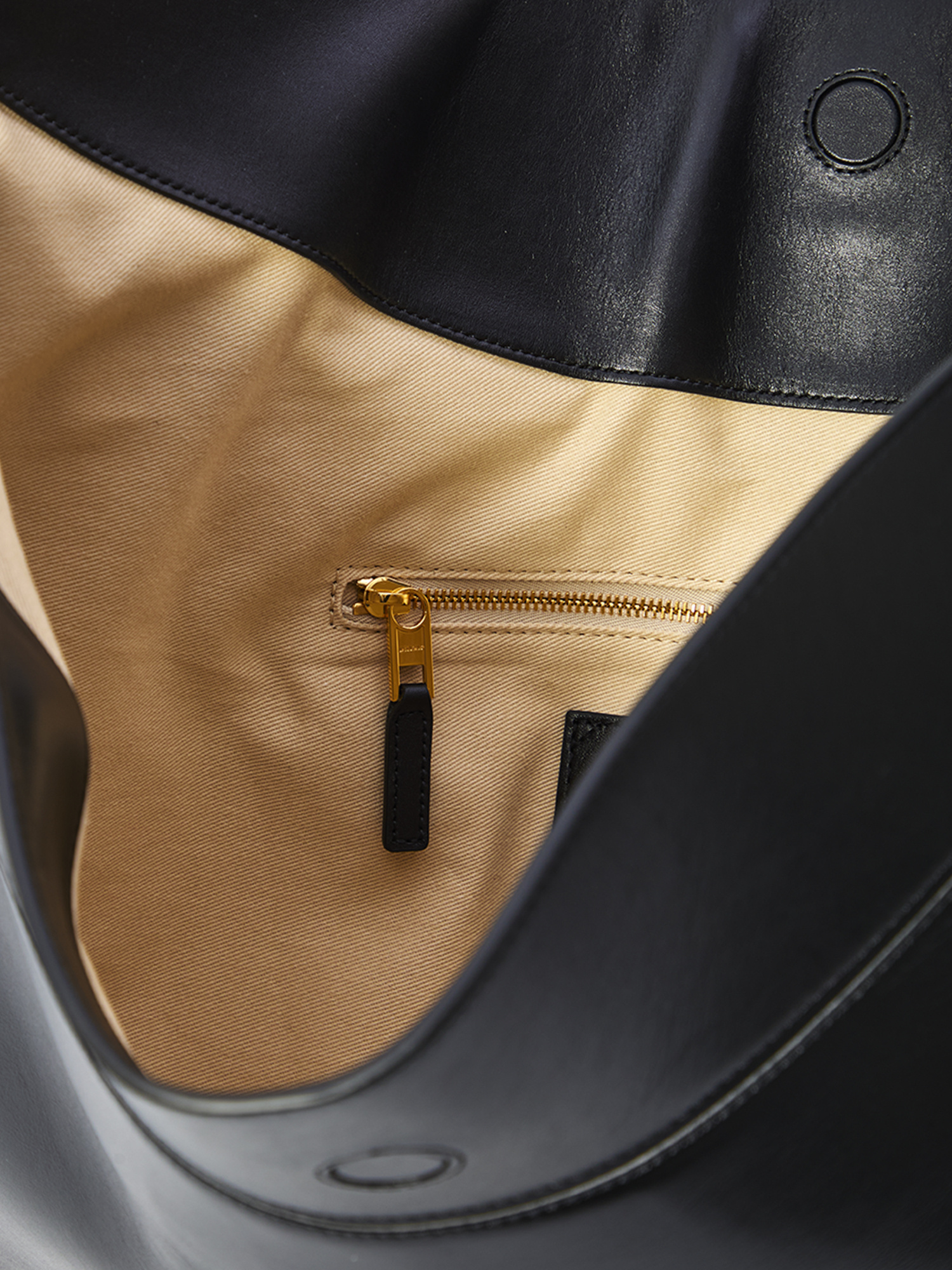 Jacquemus Le Petit Calisso Rond Embellished Leather Clutch In Black