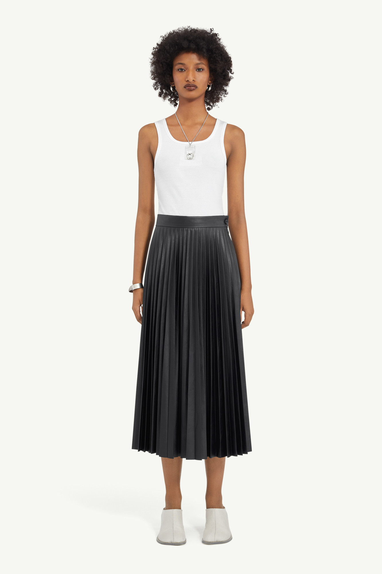 Mm6 Maison Margiela Pleated Faux Leather Midi Skirt In Black