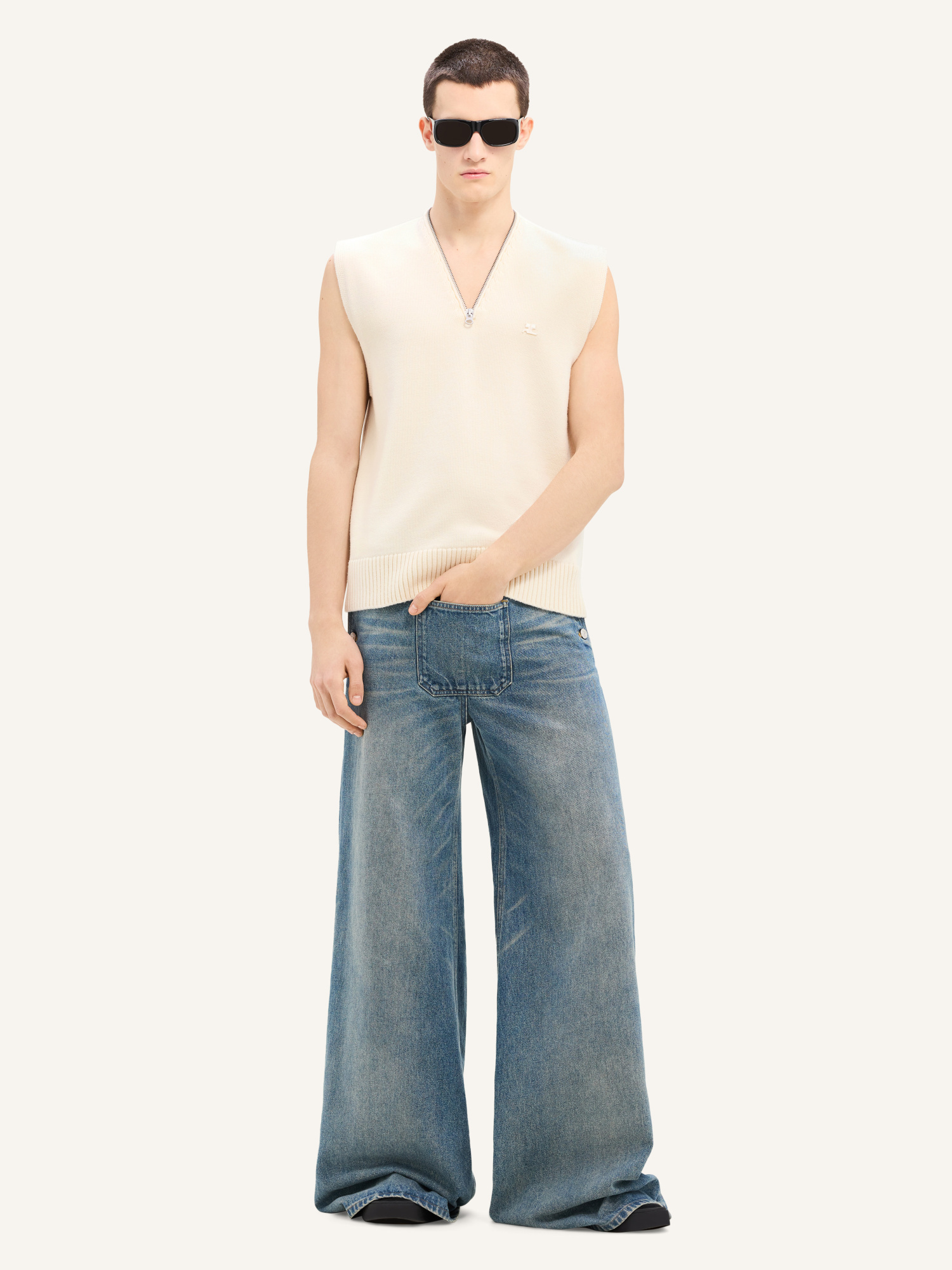 Courrèges Zipped V-neck Vest In White
