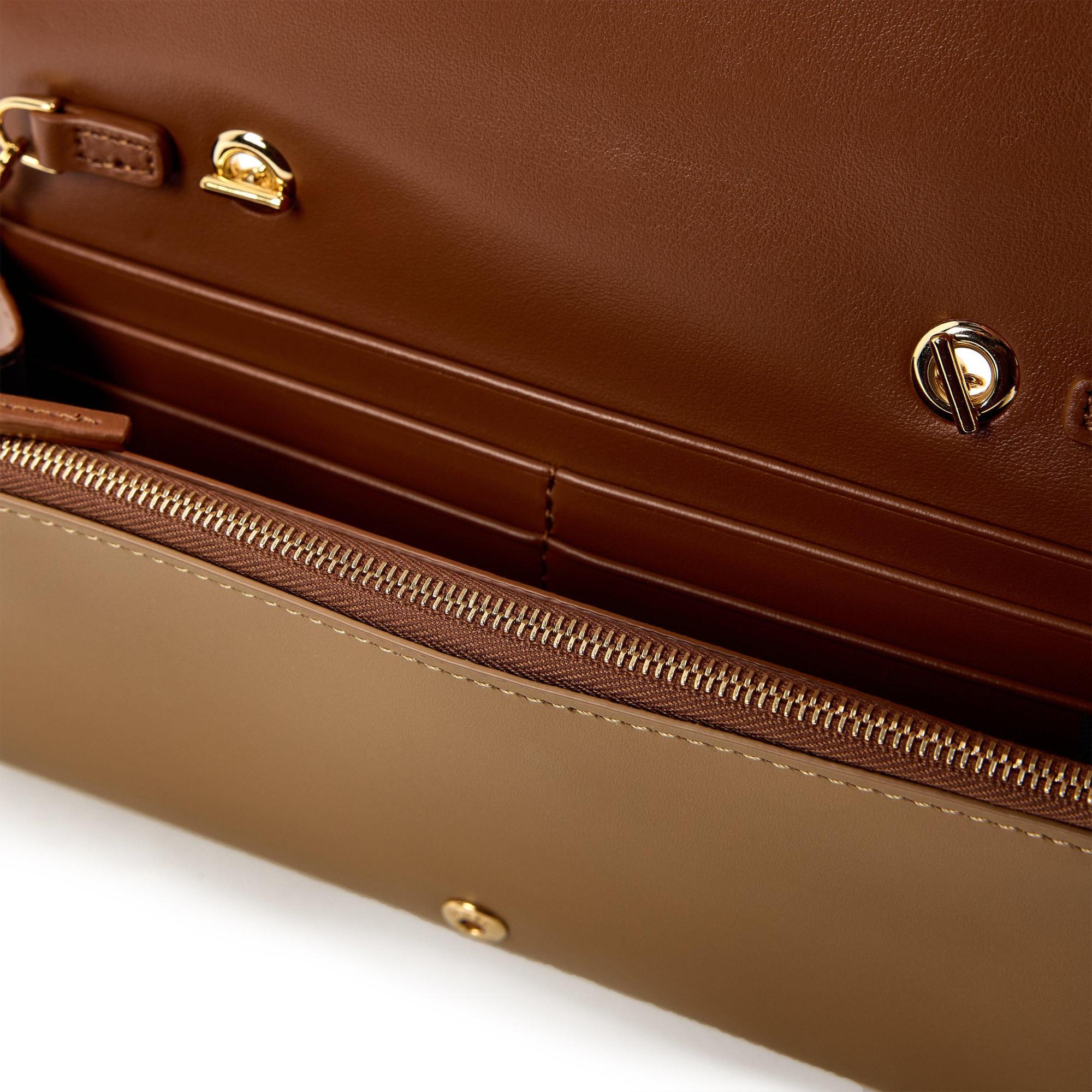 Fendi Solid Color Wallet In Brown