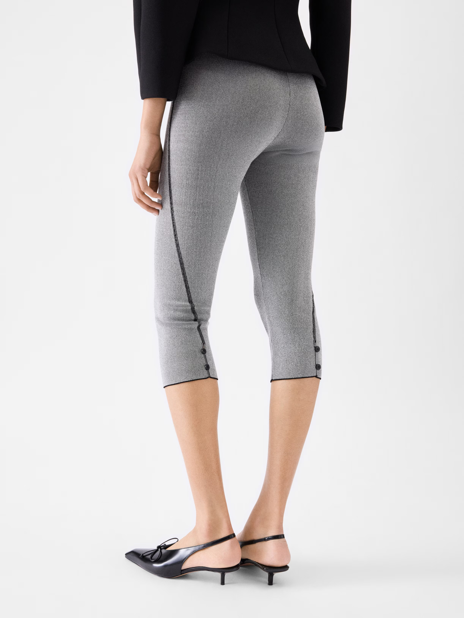 Jacquemus Womens Dark Grey Les Capri Stretch-knit Leggings In Gray