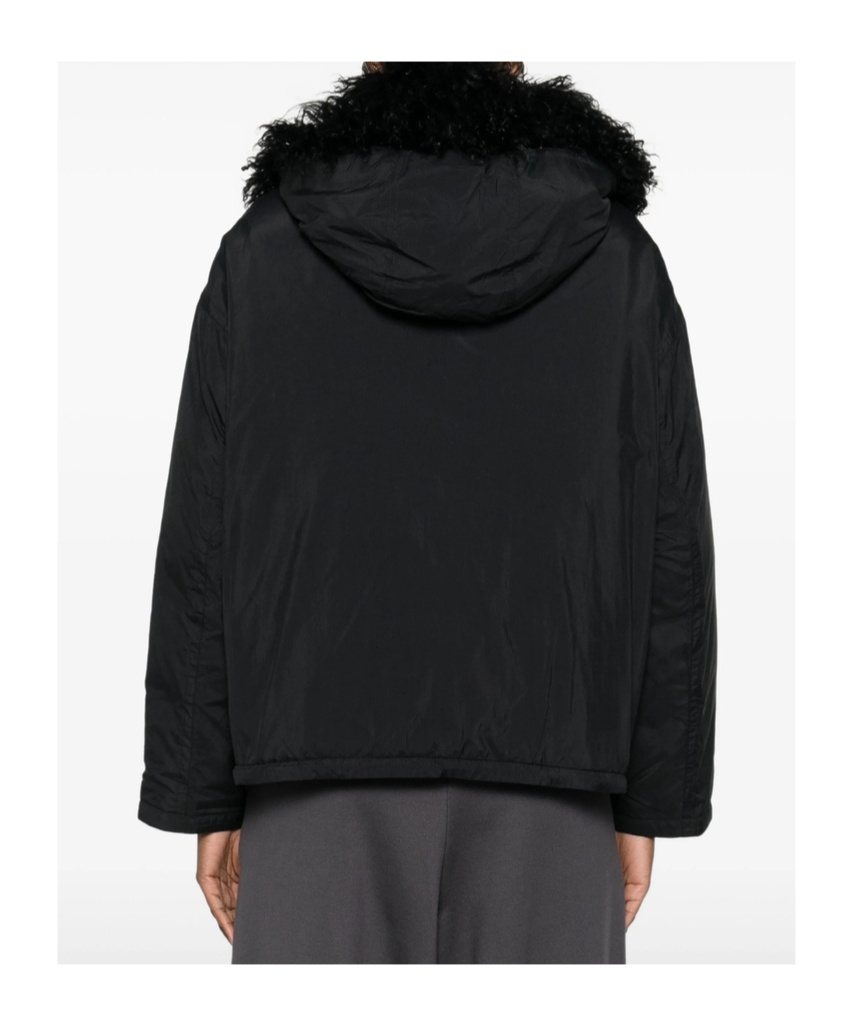 Yves Salomon Short Ultra-light Down Jacket With Curly Lambskin Trim In Black