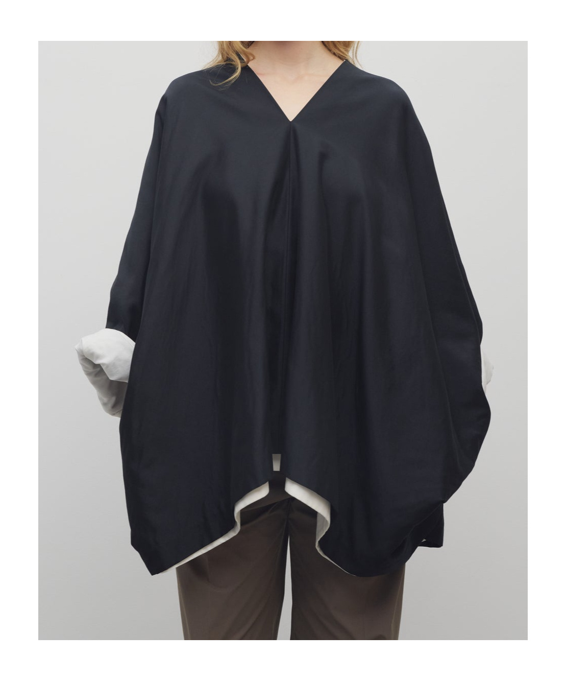 The Row Cedar Cotton And Silk Blend Poncho In Black