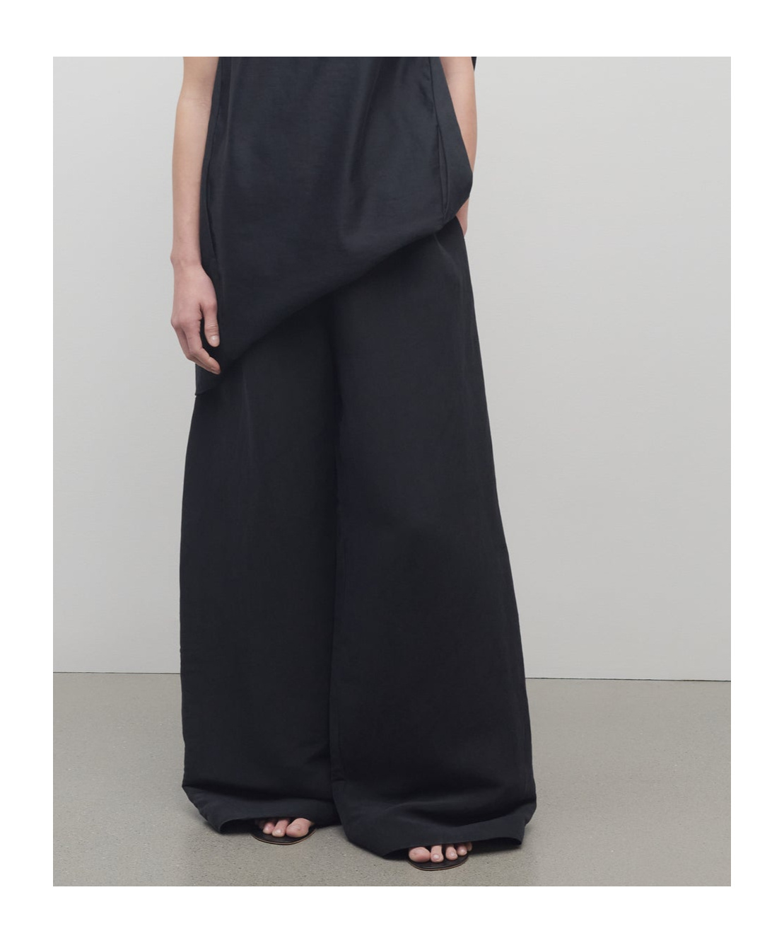 The Row Bellana Pant In Silk In Black