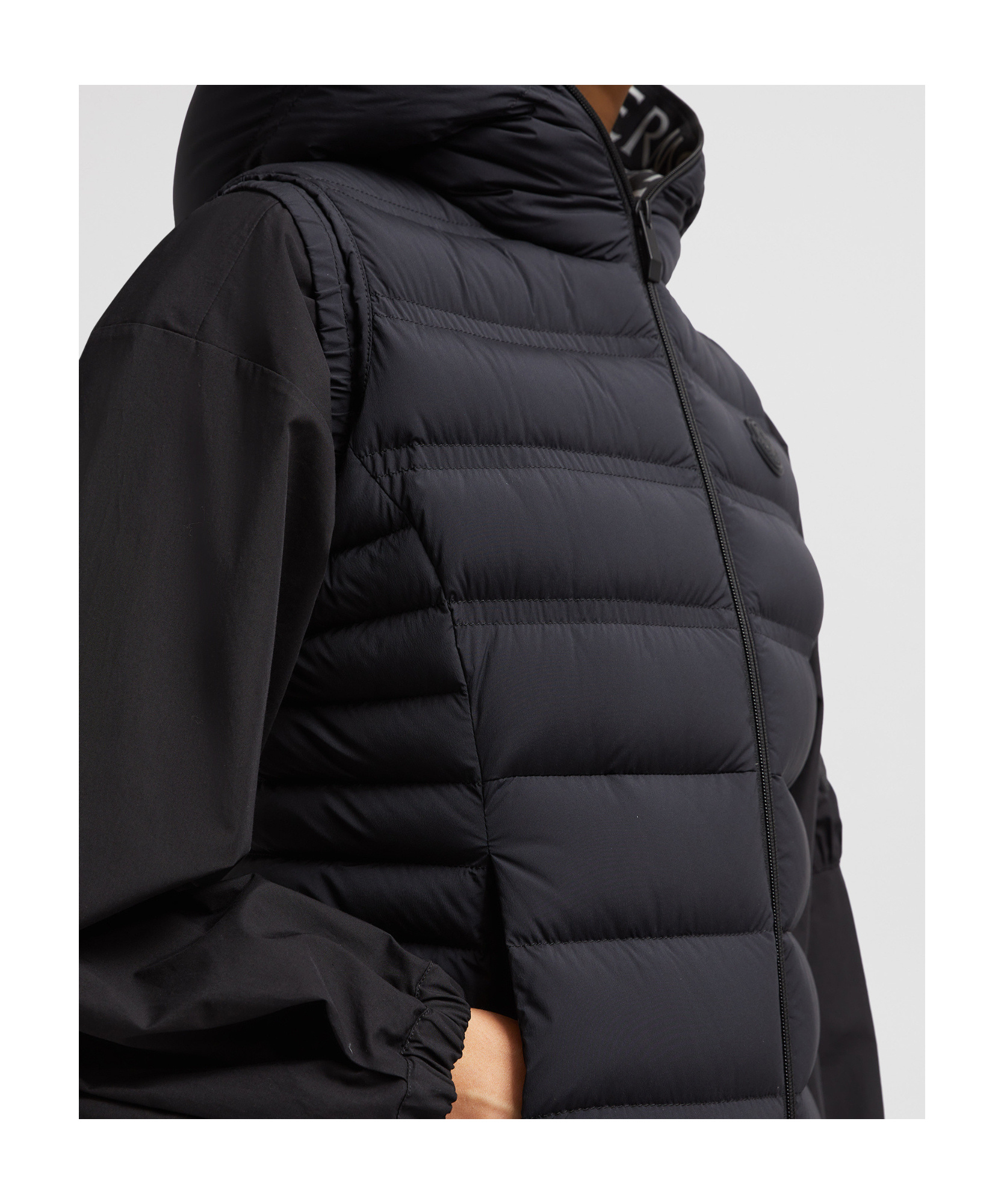 Moncler Doudoune Sans Manches À Capuche Aliterse In Black