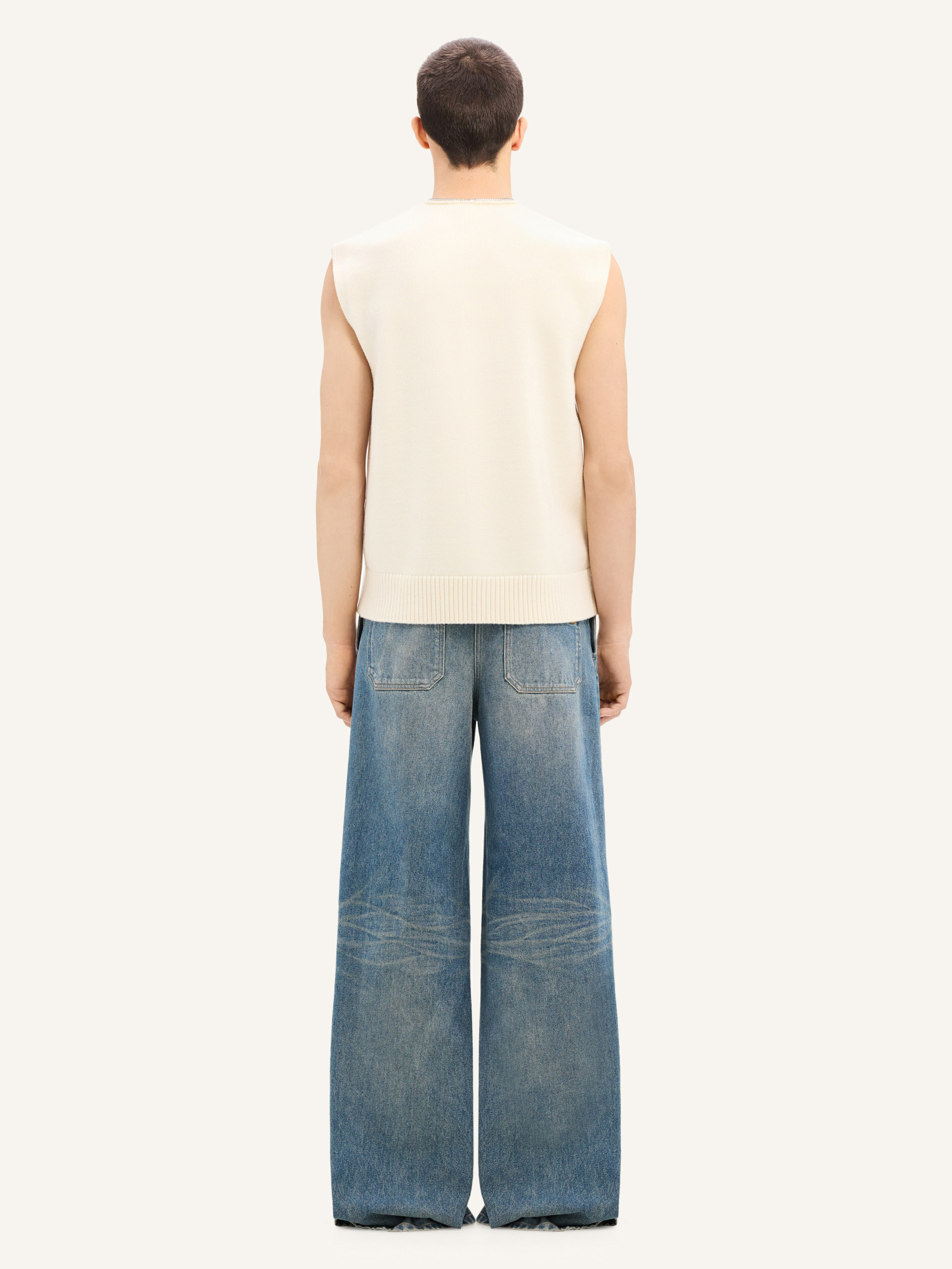 Courrèges Zipped V-neck Vest In White