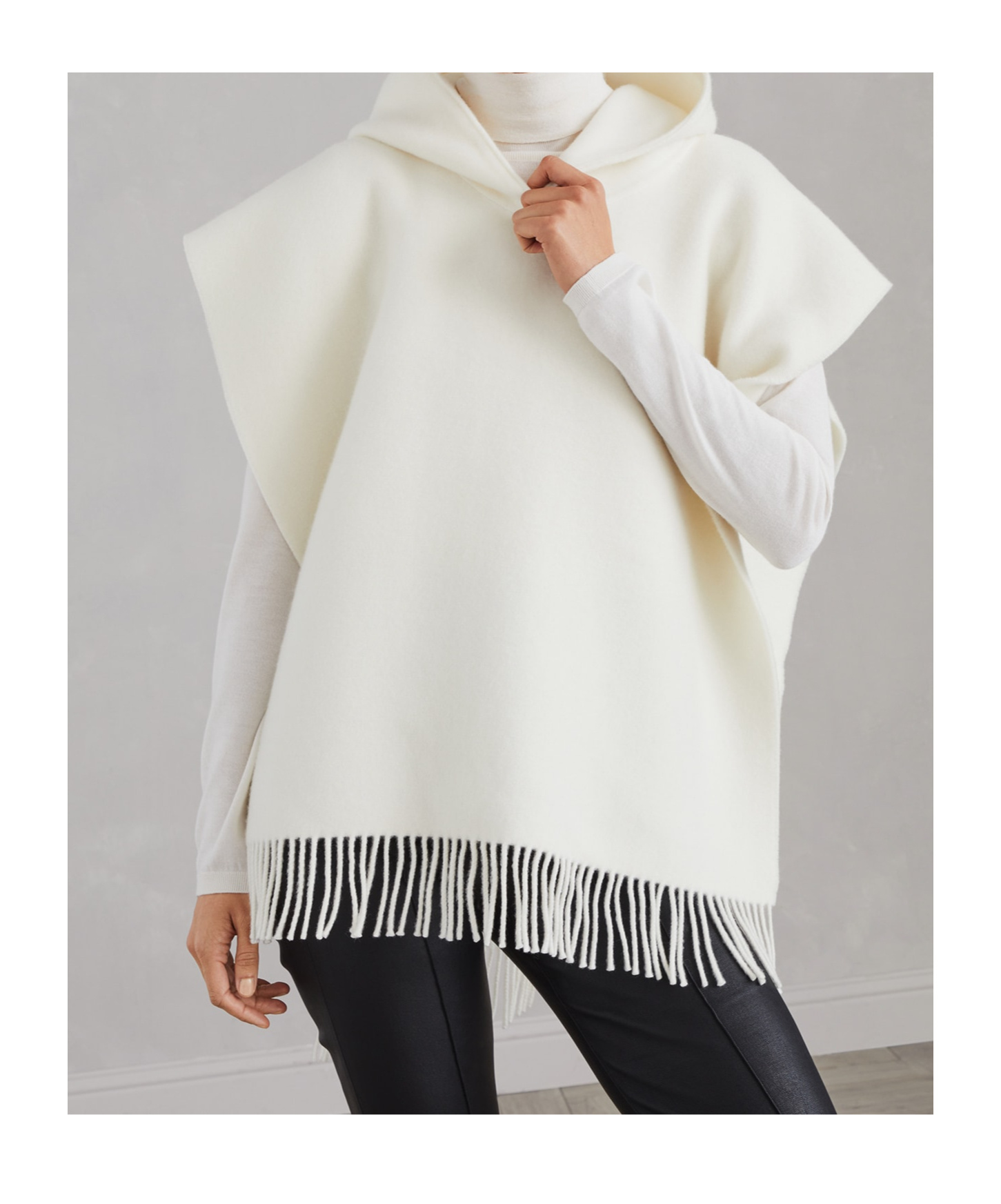 Brunello Cucinelli Poncho Aus Filz Aus Einer Woll-kaschmirmischung Mit Kapuze Und Fransen In White