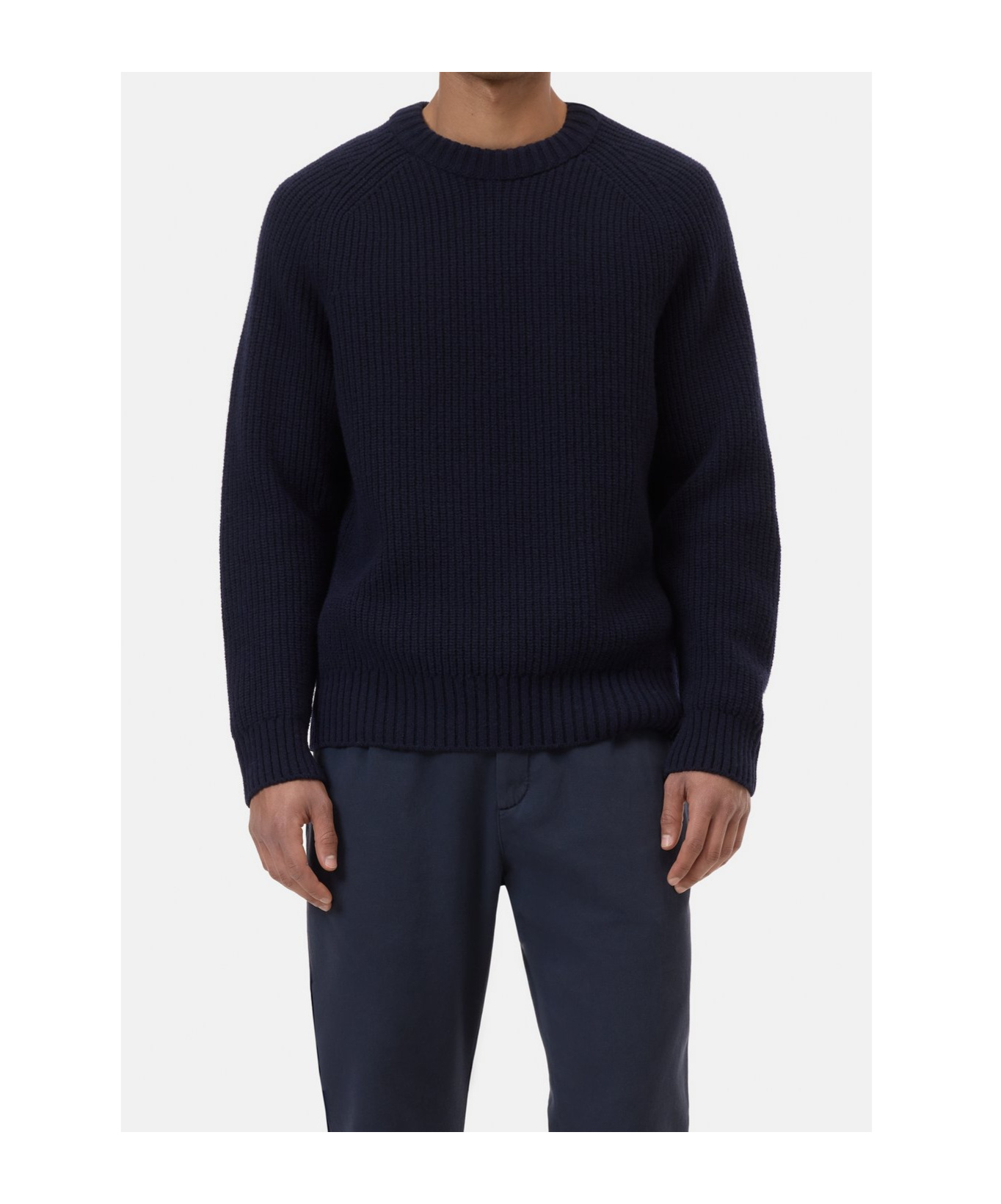 Closed Wool Sweater In Black