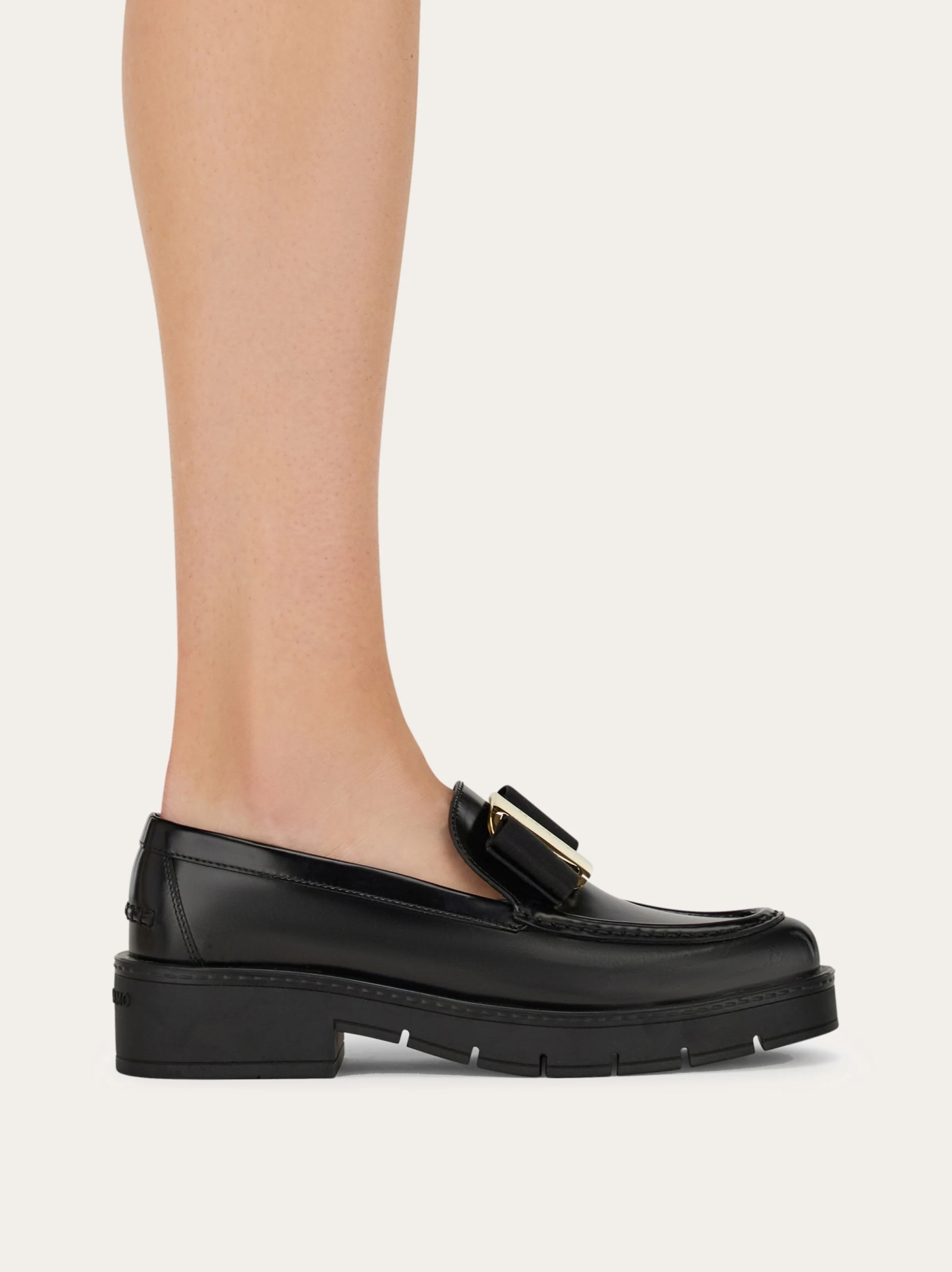 Ferragamo Gancini Buckle Loafers In Black