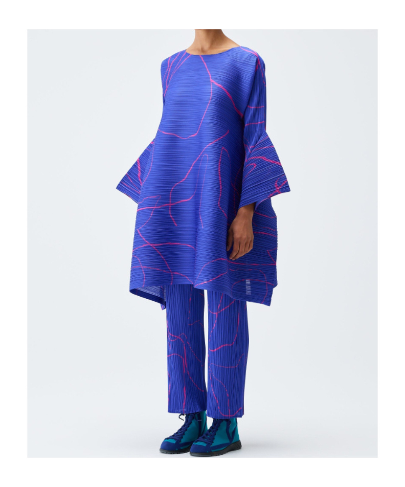 Issey Miyake Abstract Pattern Knee-length Dress With Wide Sleeves In Blue