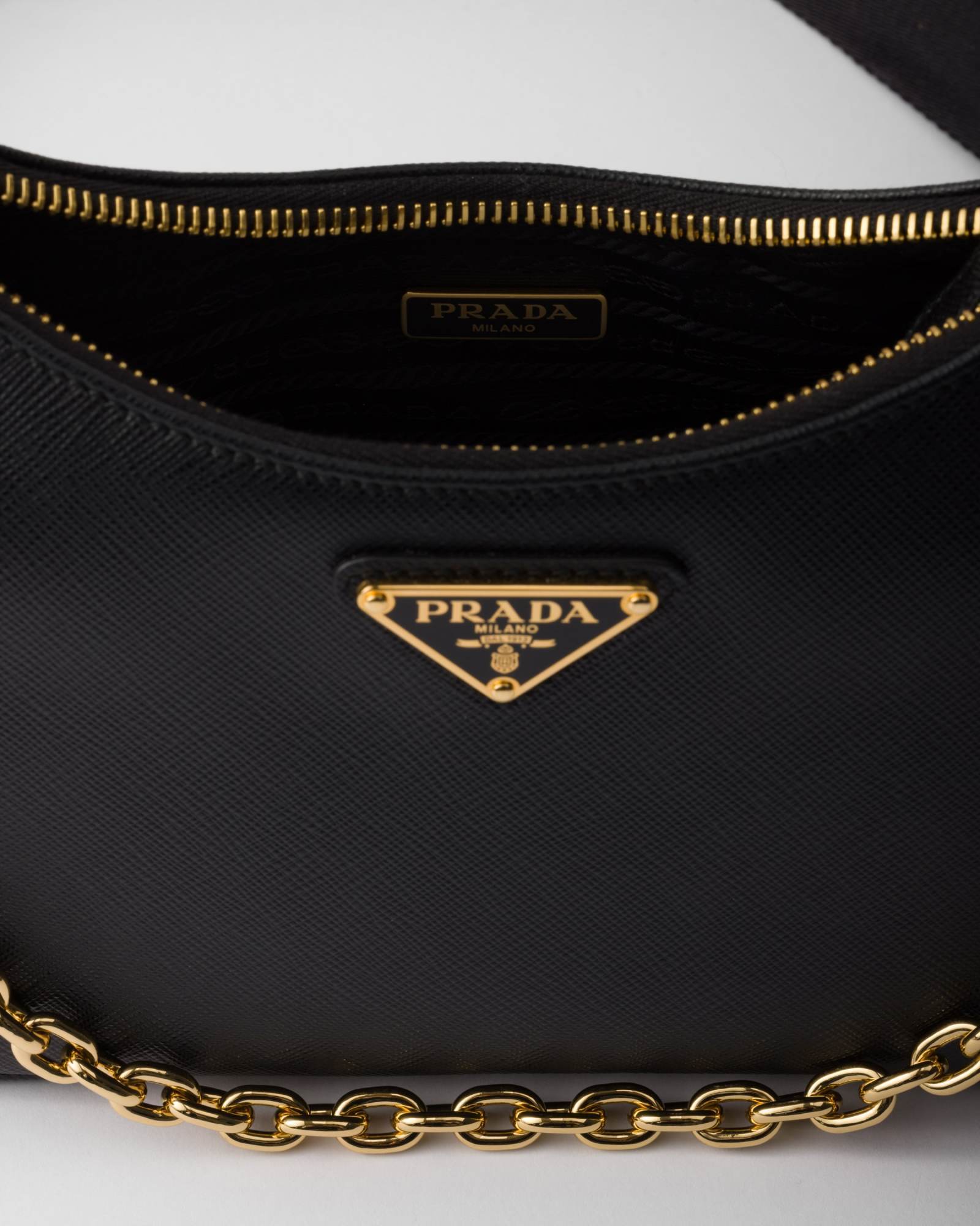Prada Re-edition 2005 Saffiano Leather Shoulder Bag In Black