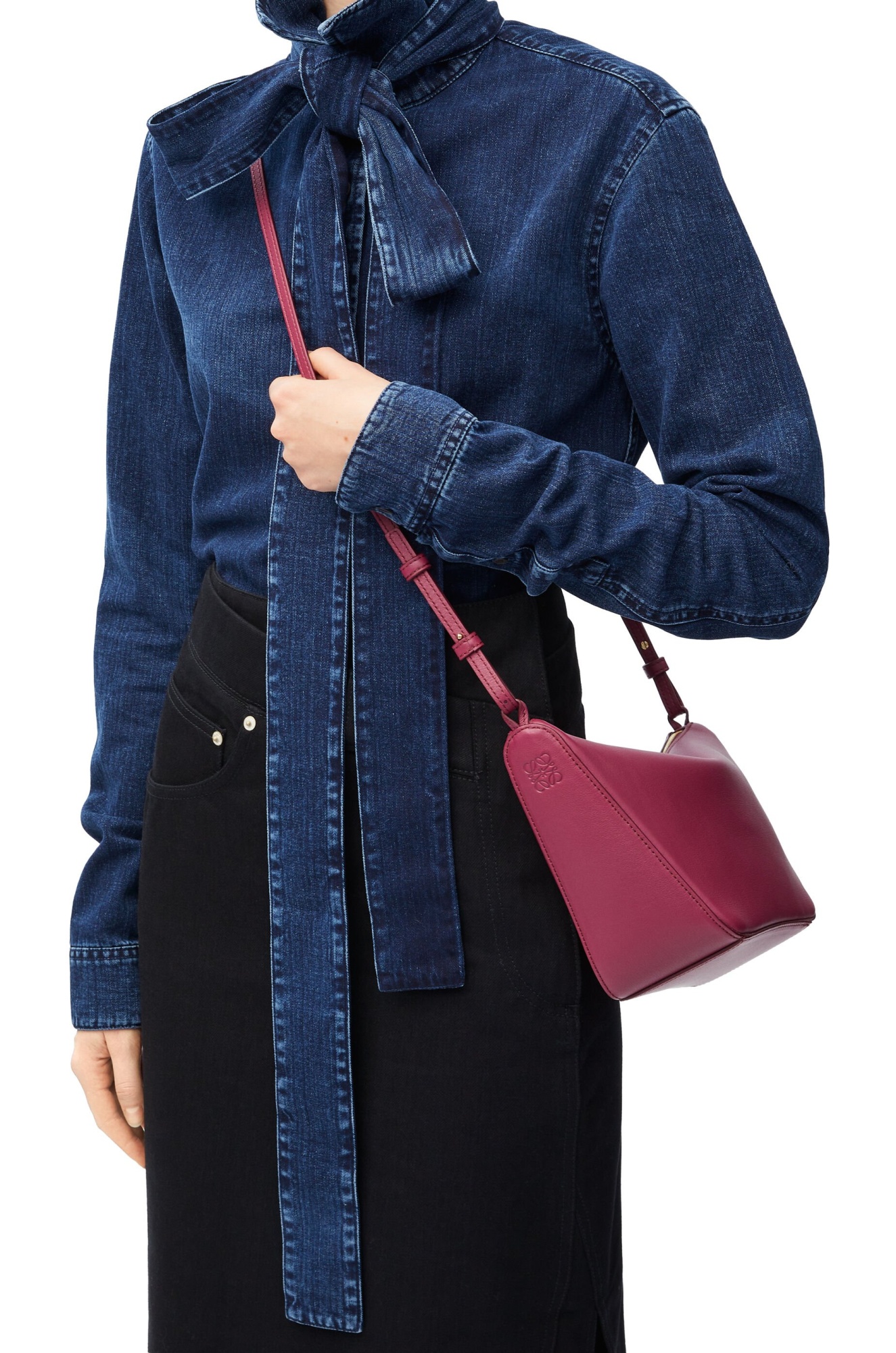 Loewe Hammock Drawstring Small Leather Shoulder Bag In Red