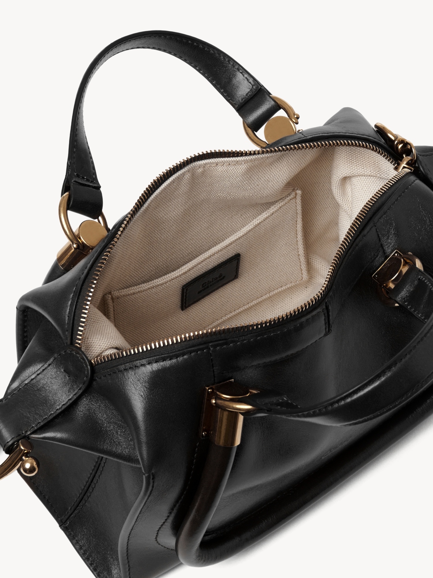 Chloé Paraty 24 Leather Shoulder Bag In Black