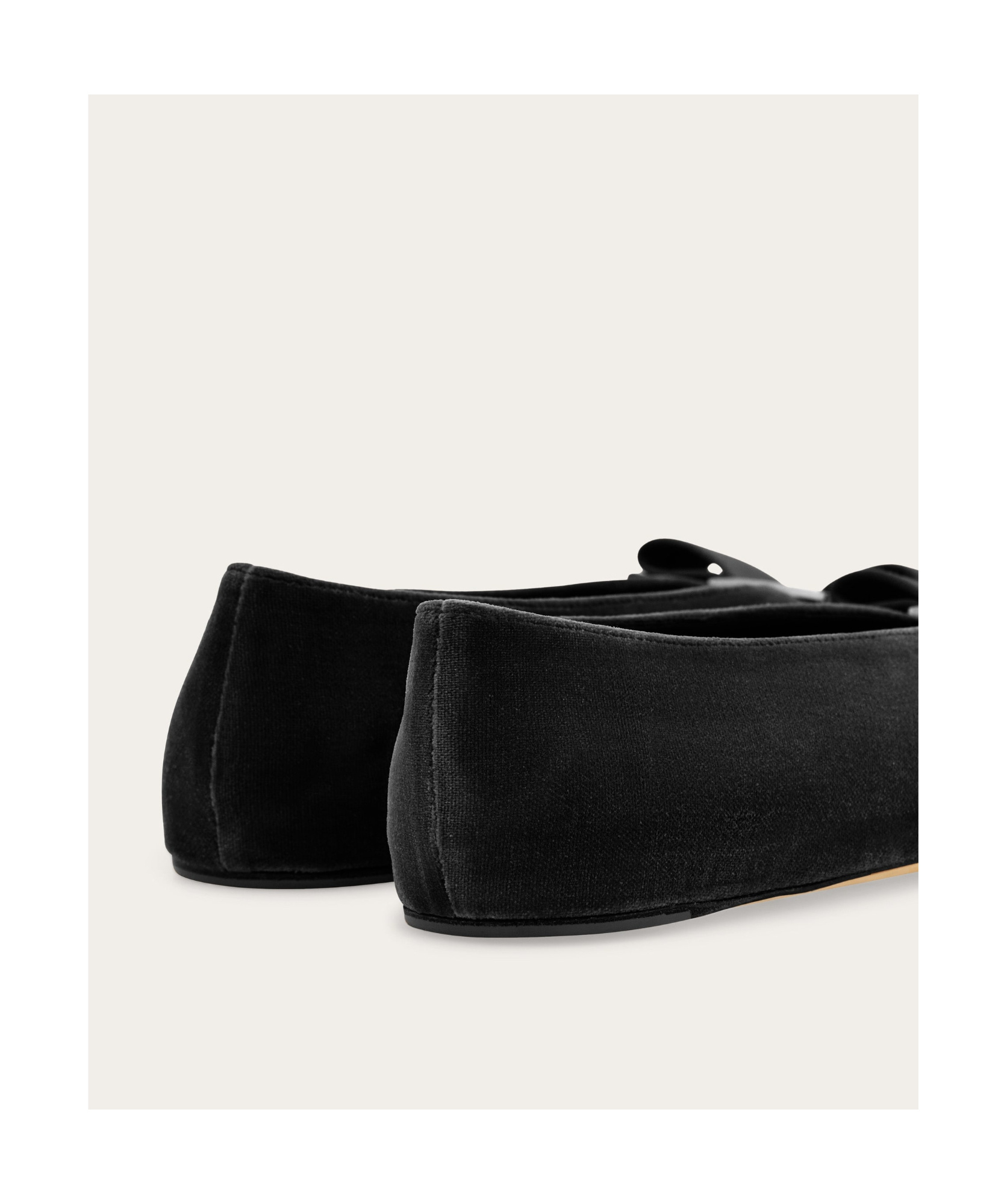 Ferragamo Vanna V Ballerinas In Velvet In Black