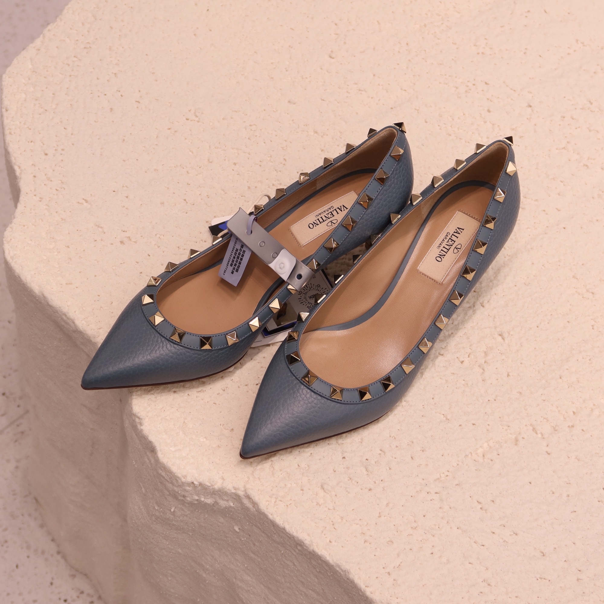 Valentino Pointed High Heels In Nude