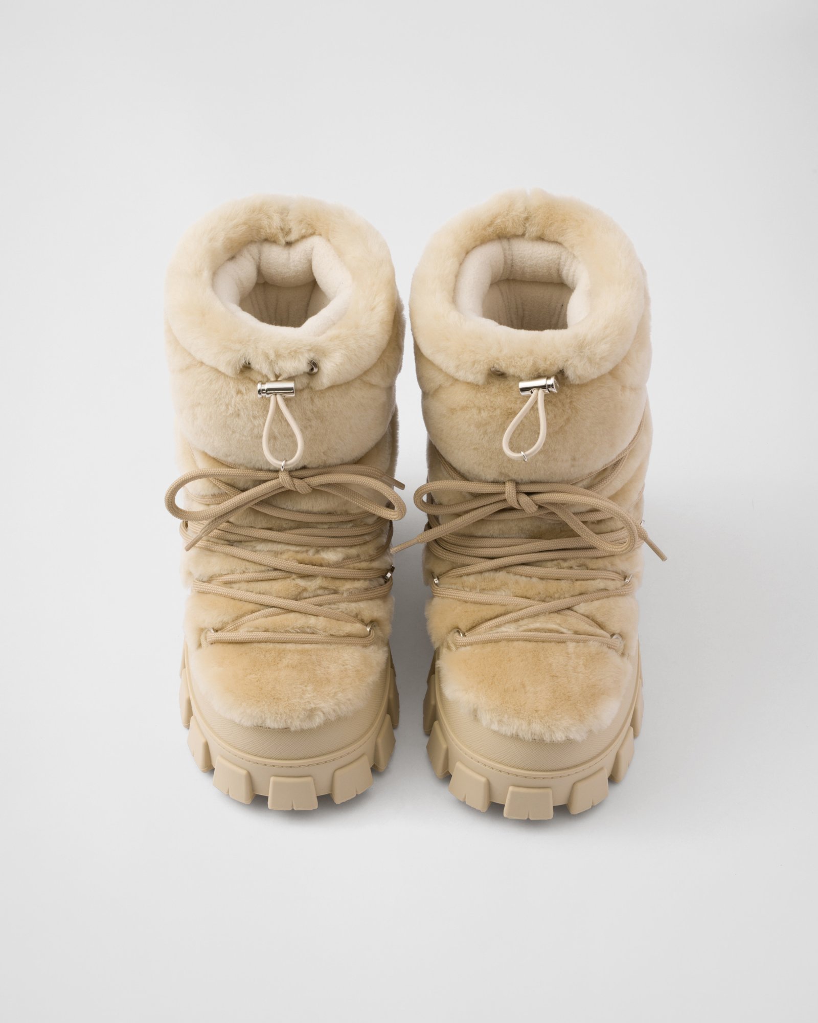 Prada Après-ski-stiefeletten Aus Lammfell In True Color