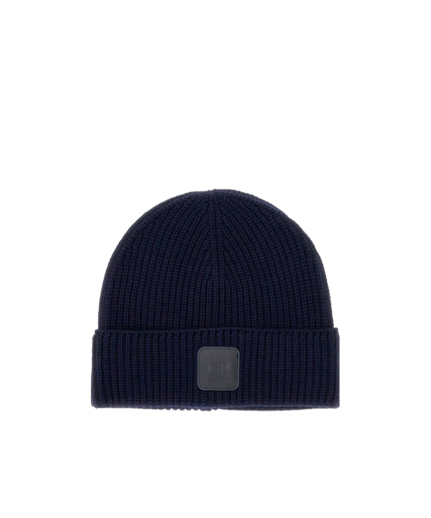 C.P. COMPANY LOGO RIBBED KNITTED HAT 