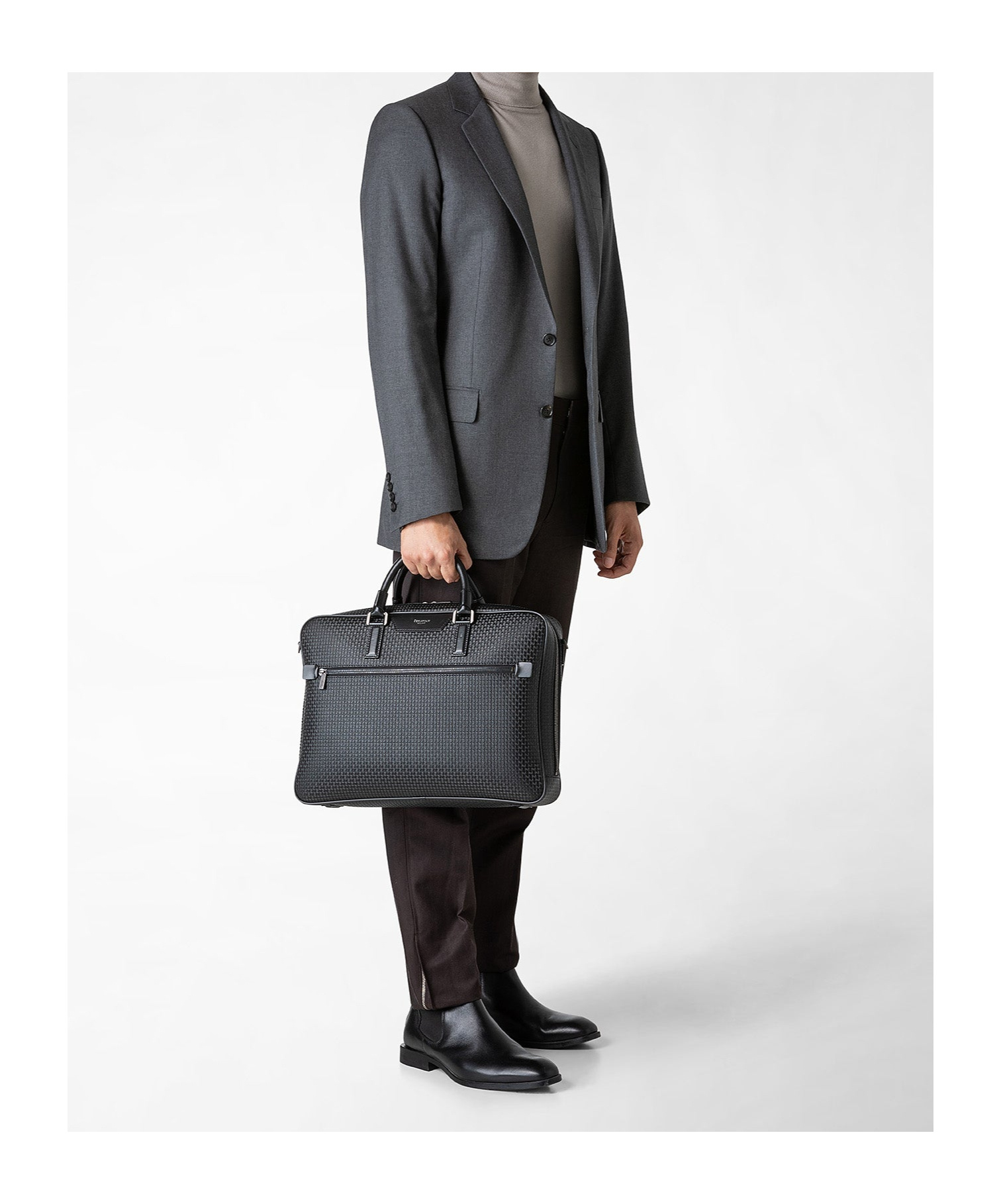 Serapian Logo-monogram Leather Laptop Bag In Black