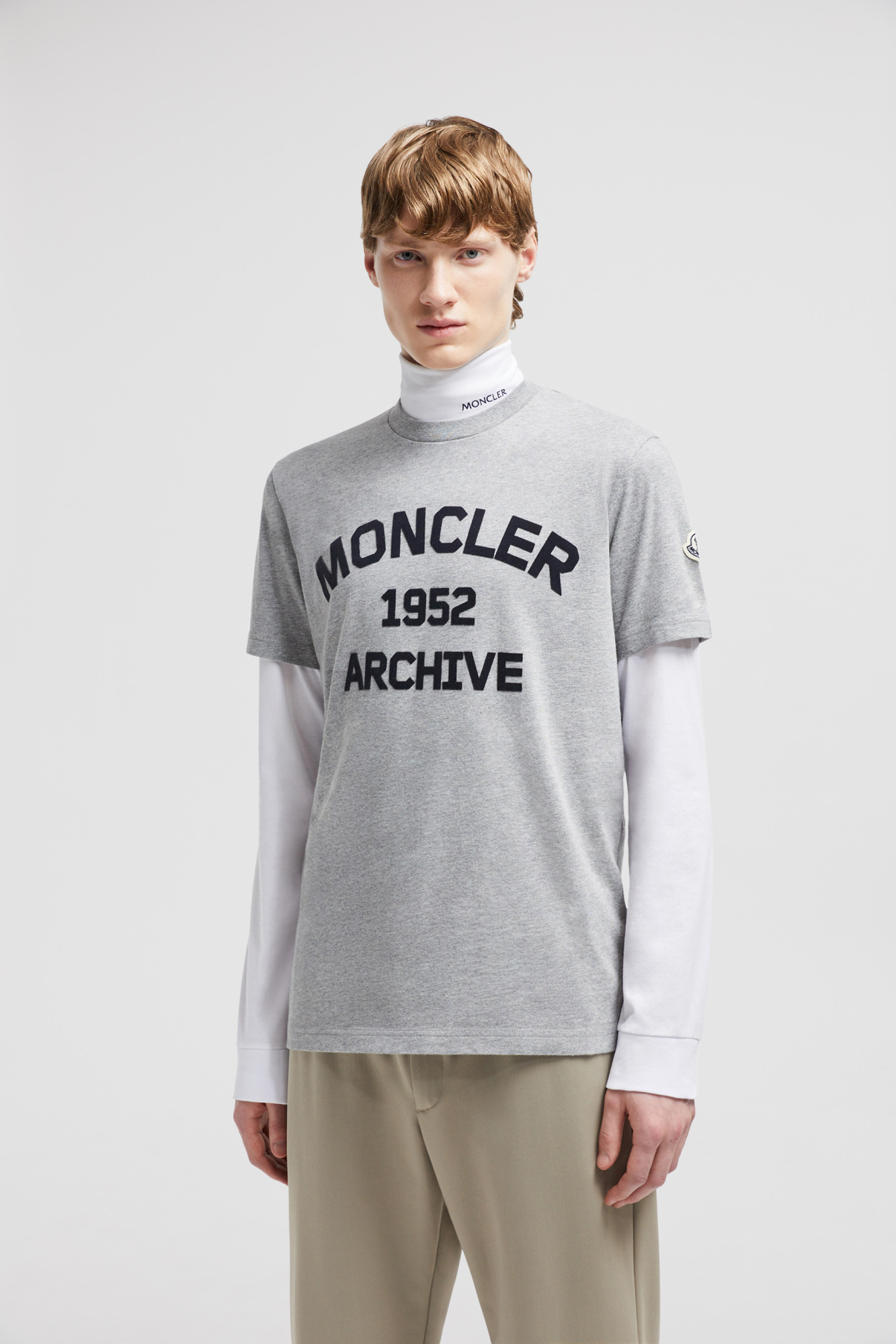 Moncler Logo Print Short-sleeved T-shirt In Gray