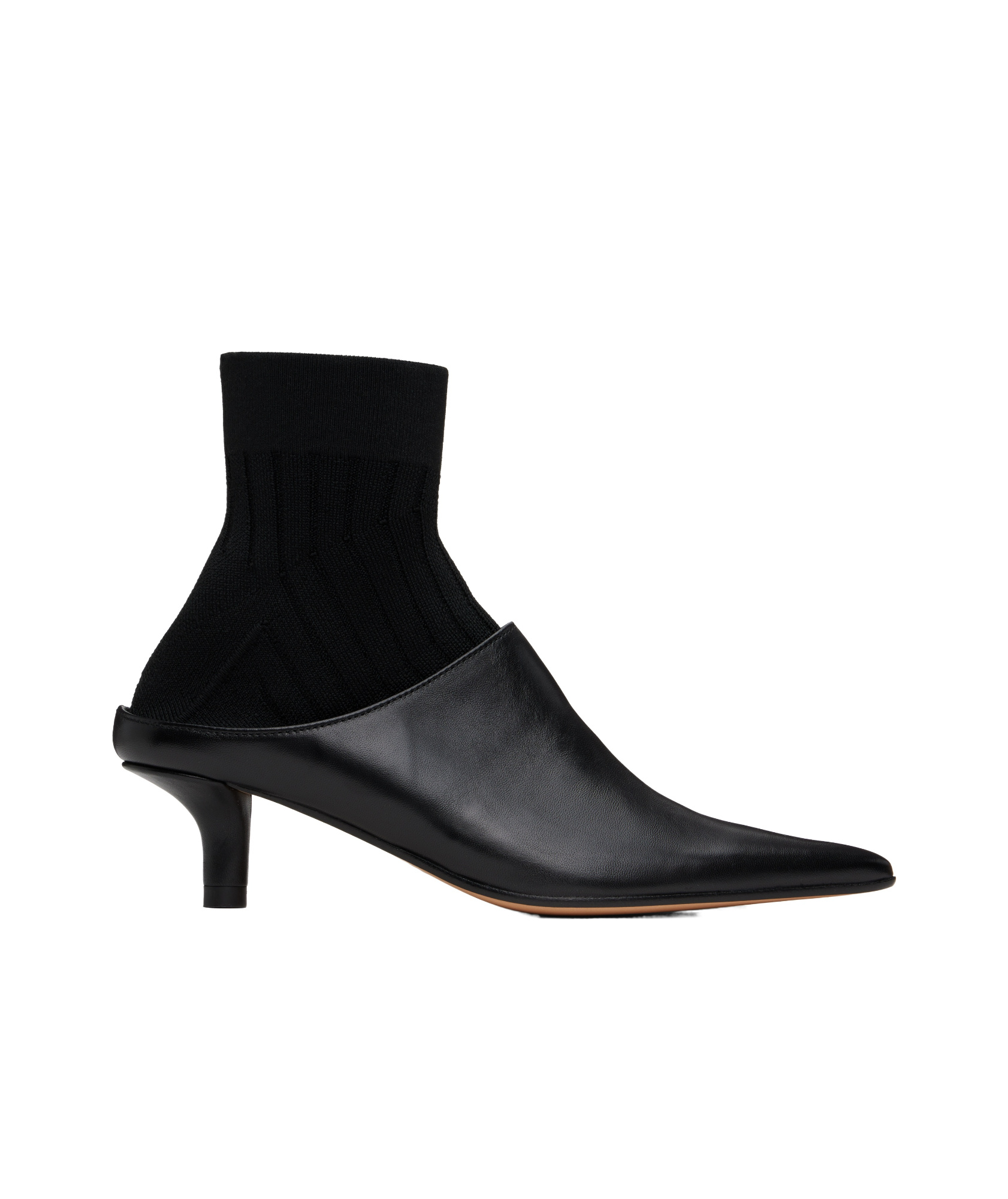 Mm6 Maison Margiela Pointes-yoe Ankle Boots In Black