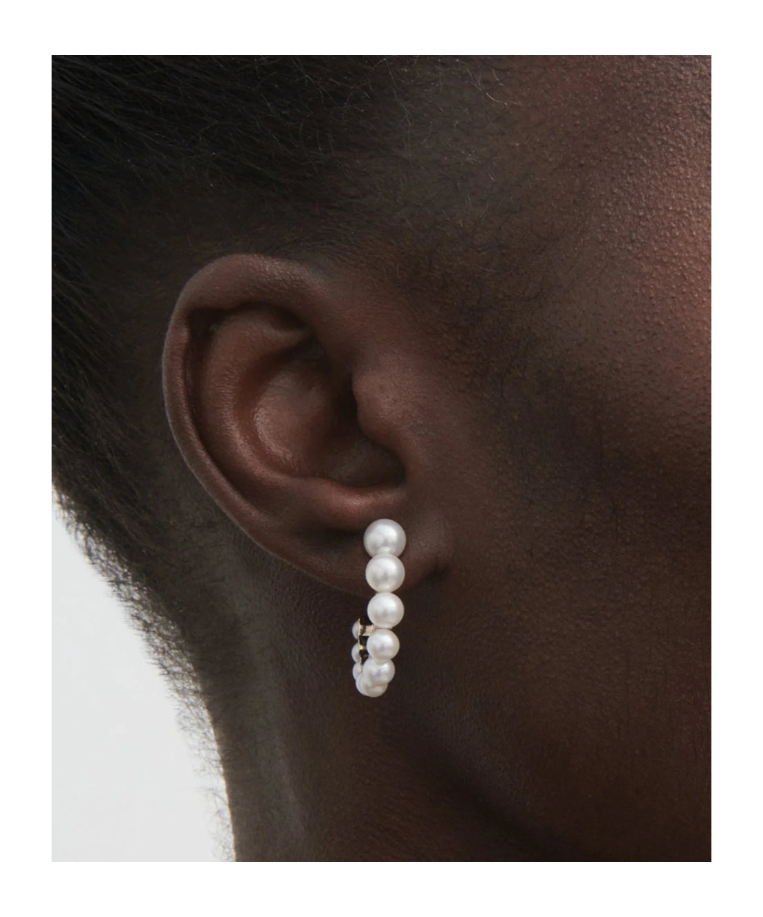 Sophie Bille Brahe 14k Yellow Gold Petit Boucle De Perle Earring In White