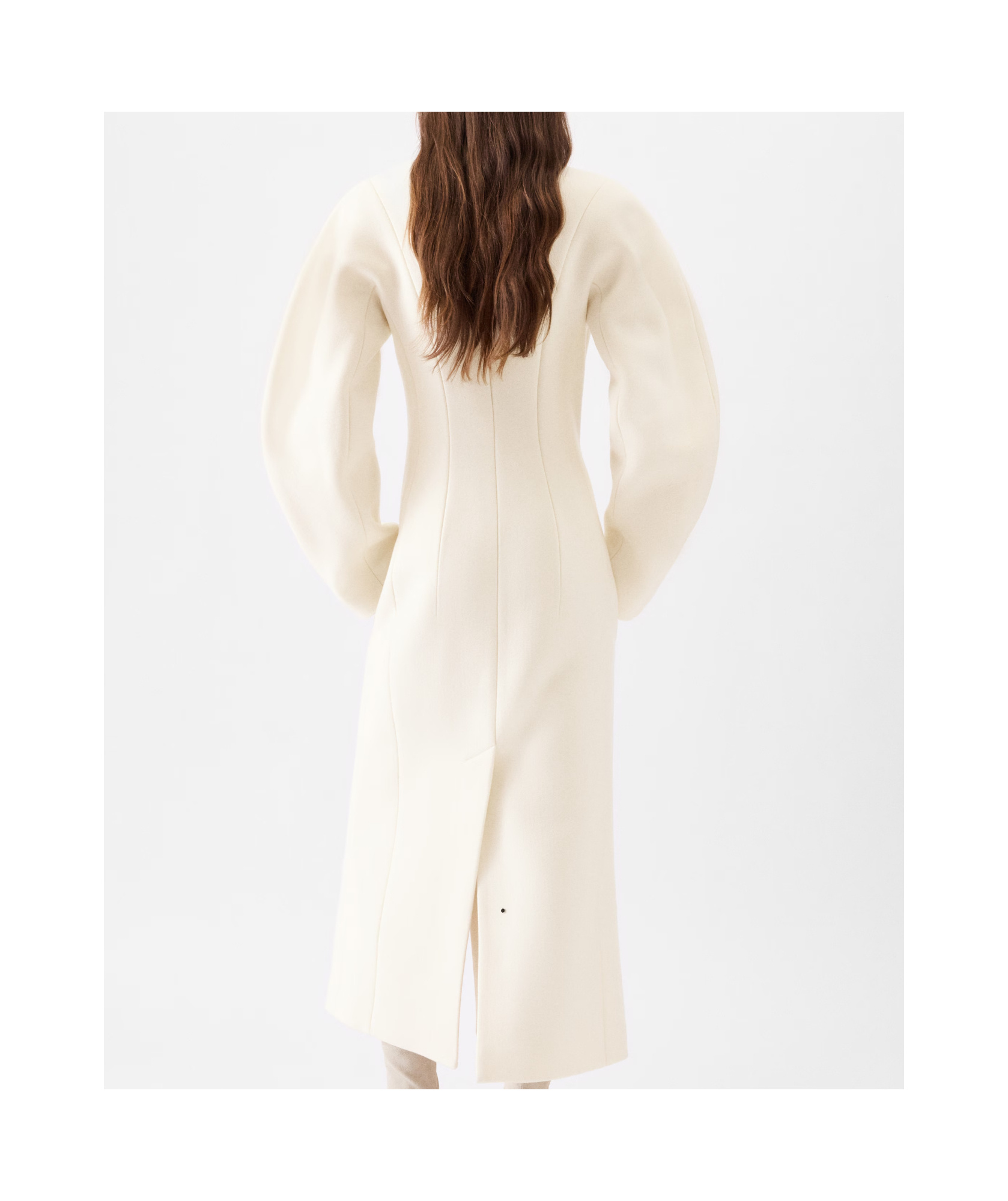 Jacquemus The Curvo Coat In White